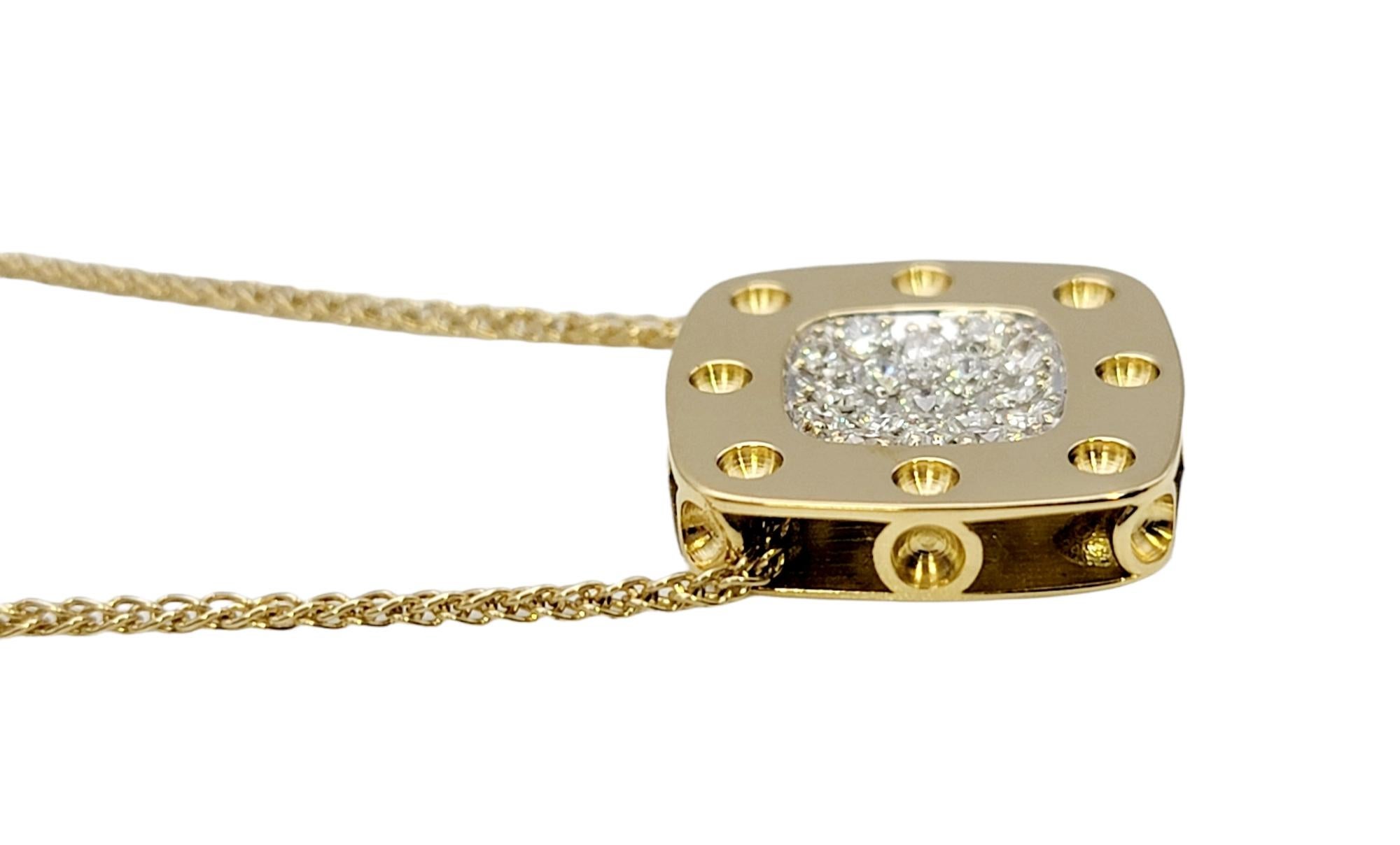 Roberto Coin Pois Moi Pave Diamant-Halskette mit quadratischem Anhänger aus 18 Karat Gelbgold im Zustand „Gut“ im Angebot in Scottsdale, AZ