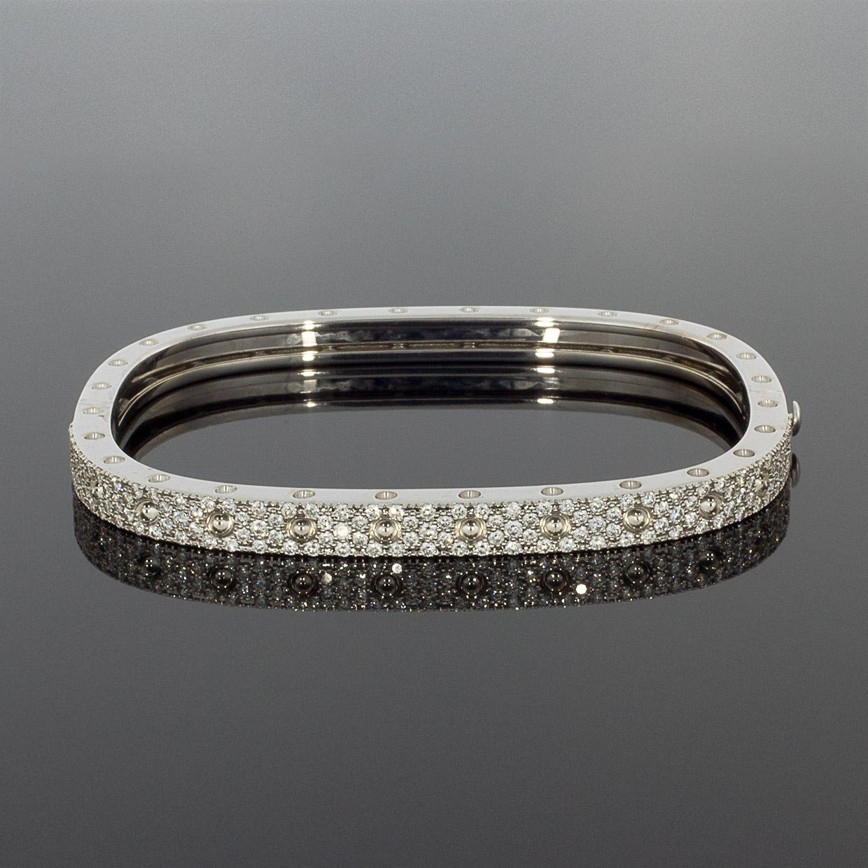 Roberto Coin Pois Moi White Gold 1.29 Carat Round Diamond Bangle Bracelets In Excellent Condition In Columbia, MO