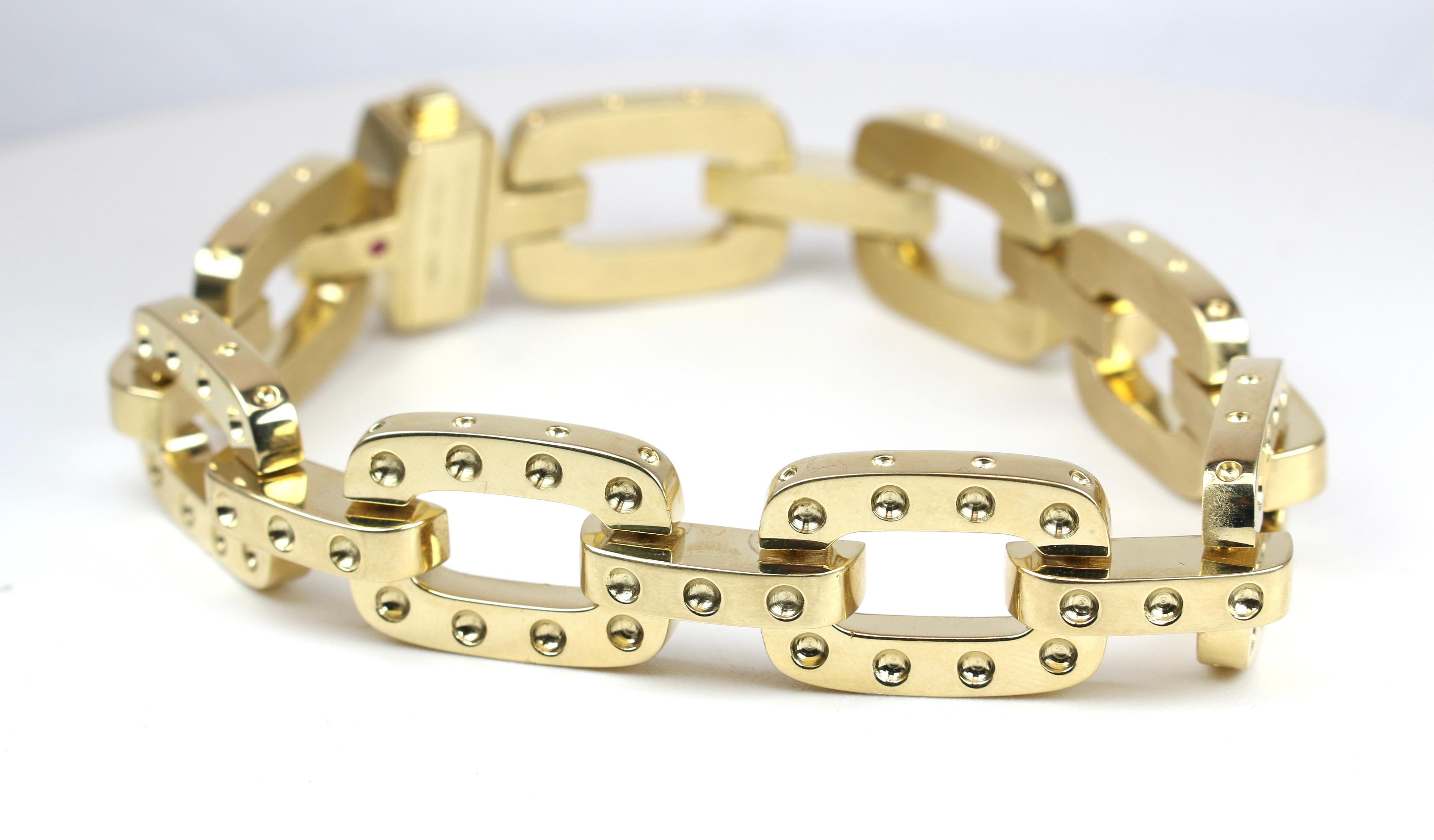185 K Yellow Gold Roberto Coin Pois Mois Bracelet.  This stunning bracelet is 9 inches long and the size can be adjusted by removing links and would be considered a Unisex bracelet. 