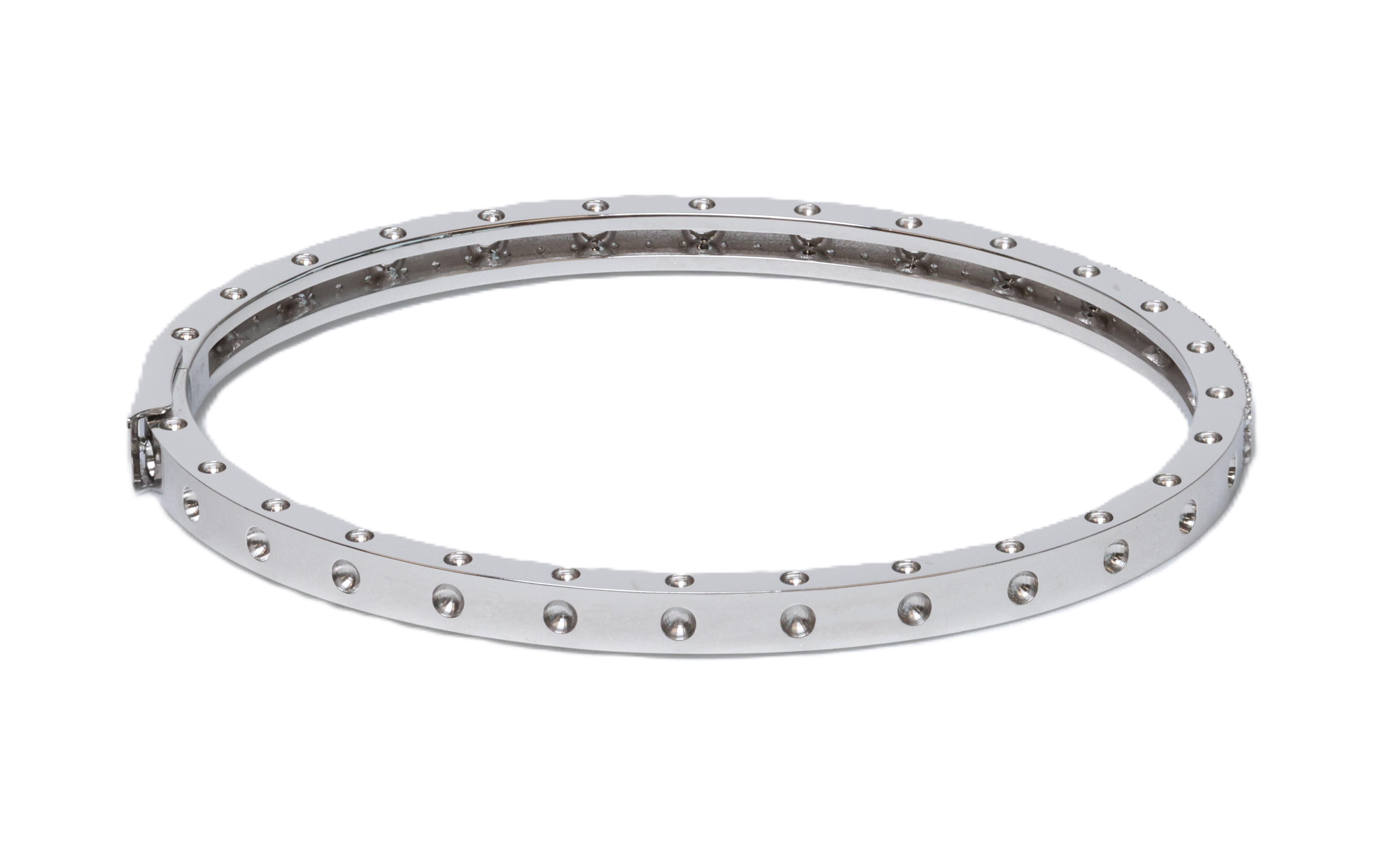 Taglio rotondo Roberto Coin Pois Mois Pave ovale Bangle Oro bianco 18k 0,90 ctw Diamanti in vendita