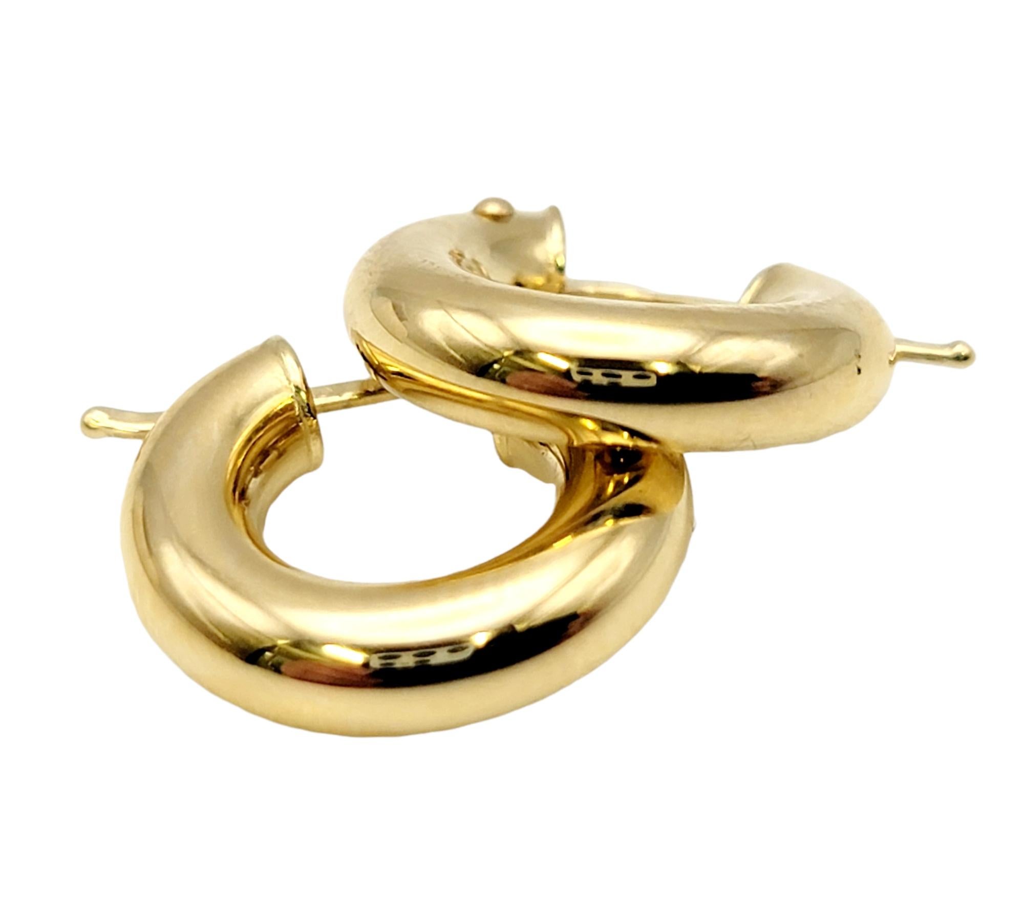 Roberto Coin Polished 18 Karat Yellow Gold Small Hoop Pierced Earrings In Good Condition In Scottsdale, AZ