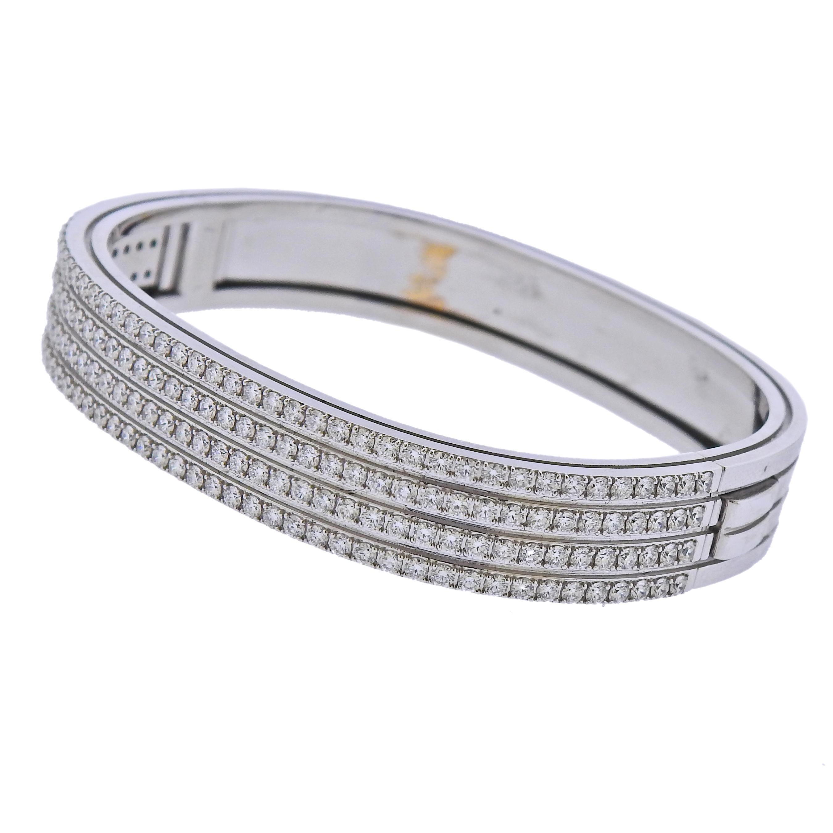 New 18k white gold Portofino bracelet by Roberto Coin, with approx. 3.75ctw in G/VS diamonds. Retail $21500, comes with box. Bracelet will fit approx. 7