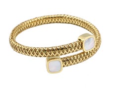 Roberto Coin Primavera Pulsera de oro amarillo de 18 quilates en forma de espiral con nácar