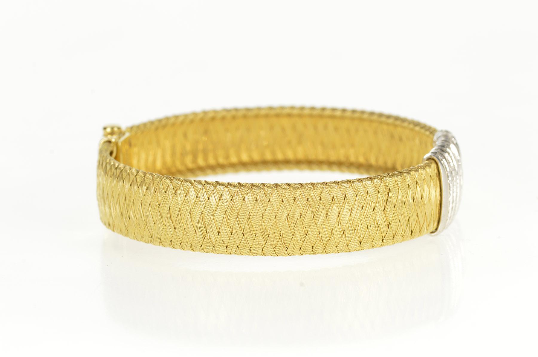 Ladies 18k yellow gold bracelet with almost 100 round cut brilliant diamonds. Measuring 7