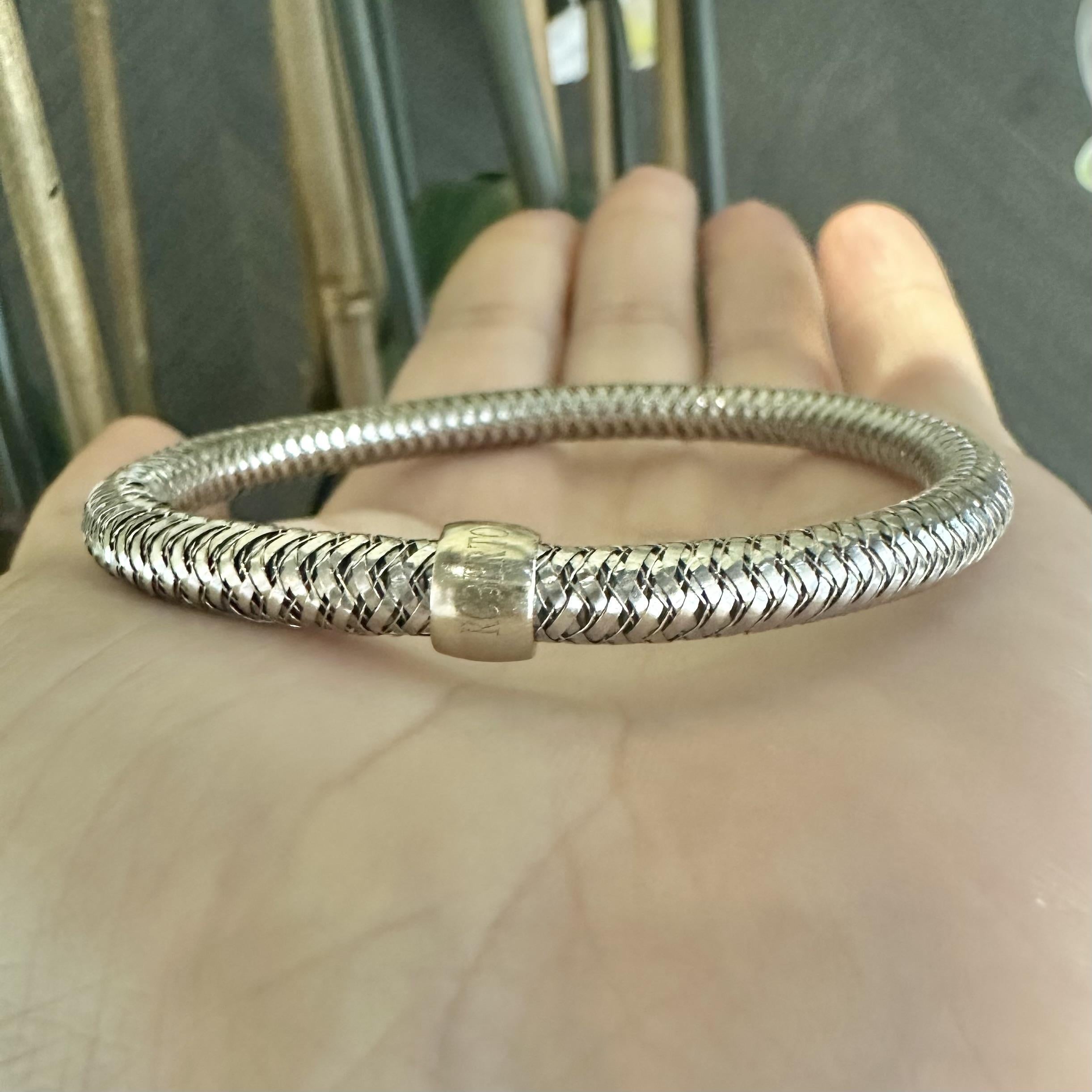Round Cut Roberto Coin Primavera Flexible Bracelet in 18k White Gold For Sale