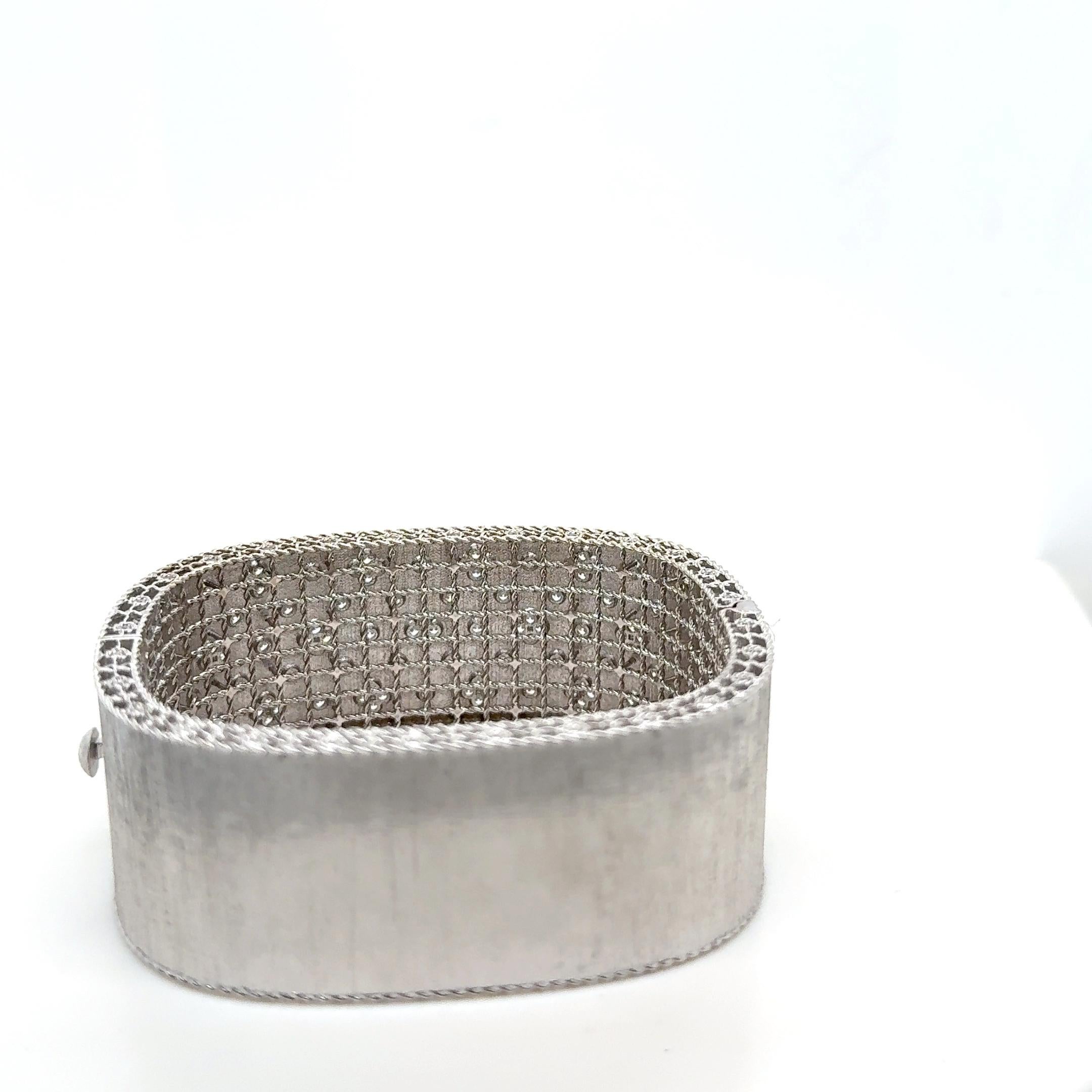 Roberto Coin Pulsera brazalete princesa flor de lis de oro blanco de 18 quilates satinado Corte redondo en venta