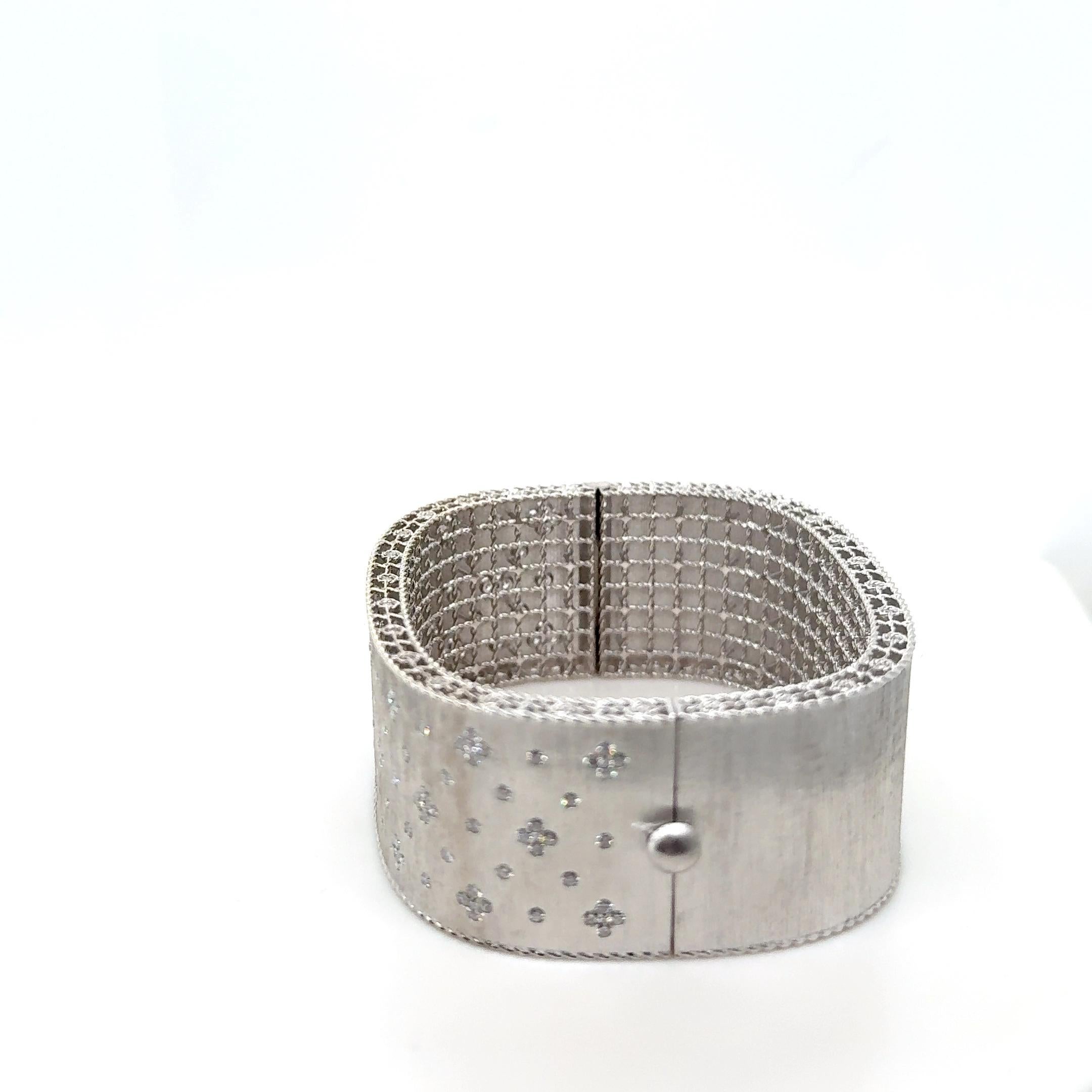 Roberto Coin Pulsera brazalete princesa flor de lis de oro blanco de 18 quilates satinado en Bueno estado para la venta en Coral Gables, FL