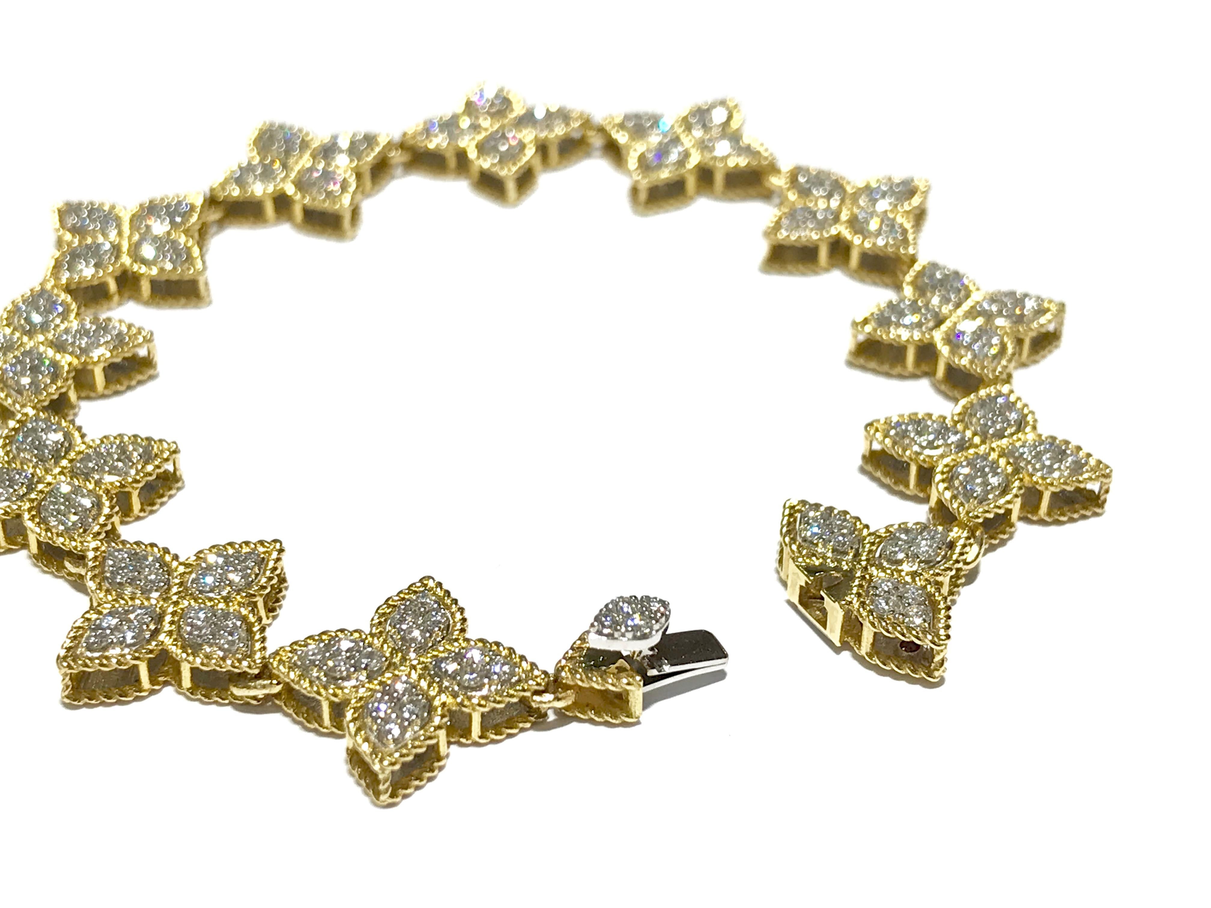 The Wide Link Bracelet from the Roberto Coin Princess Flower collection, style number 7771382AJLBX. Set in 18k Yellow Gold and 18k White Gold this delicate Bracelet will accompany your every gesture with brilliance.
2.25 ct Diamonds with one Ruby