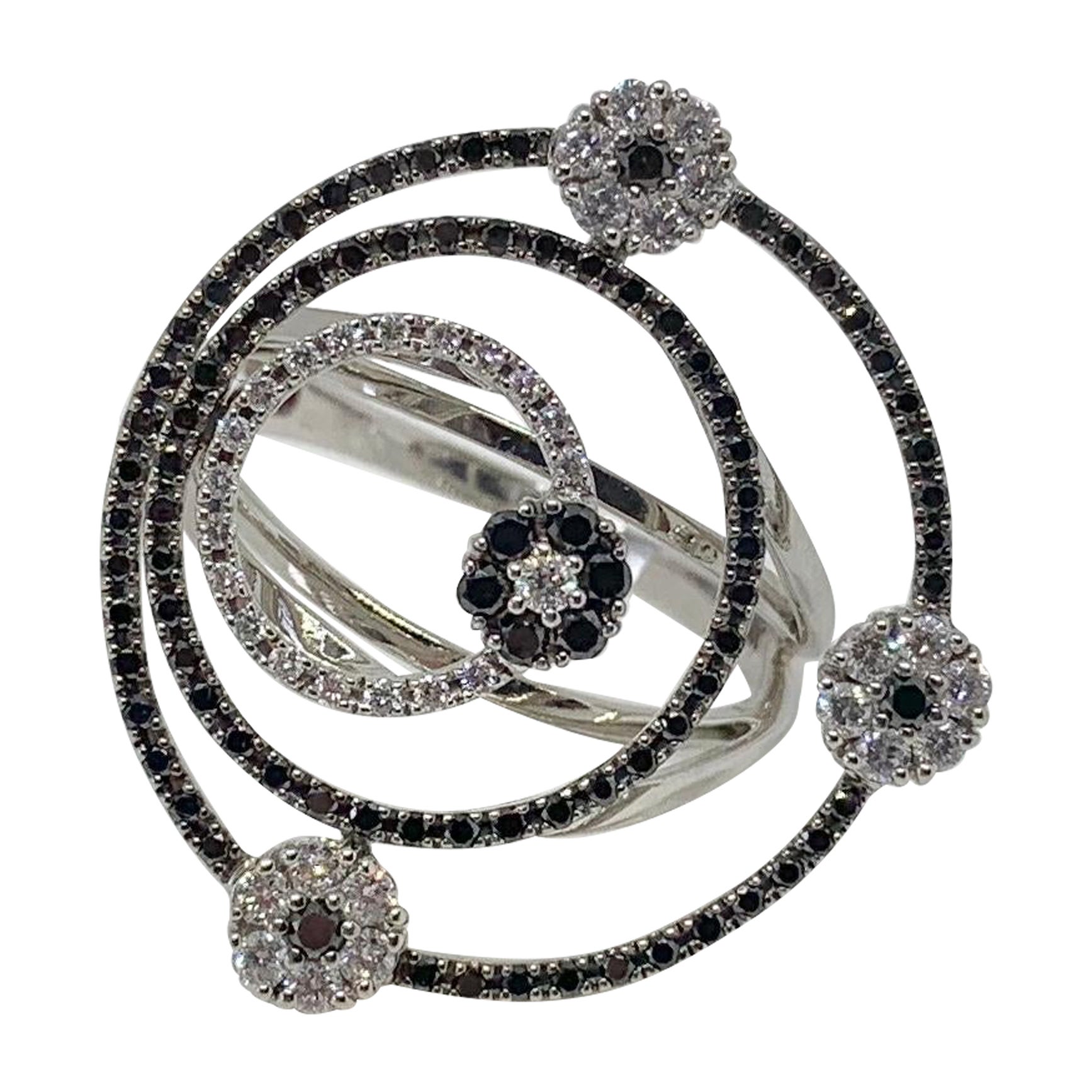Roberto Coin Bague en or blanc 18 carats avec diamants noirs et blancs à motif circulaire rare