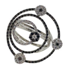 Roberto Coin Ring Black White Diamond Ring Rare Circle Motif 18 Karat White Gold