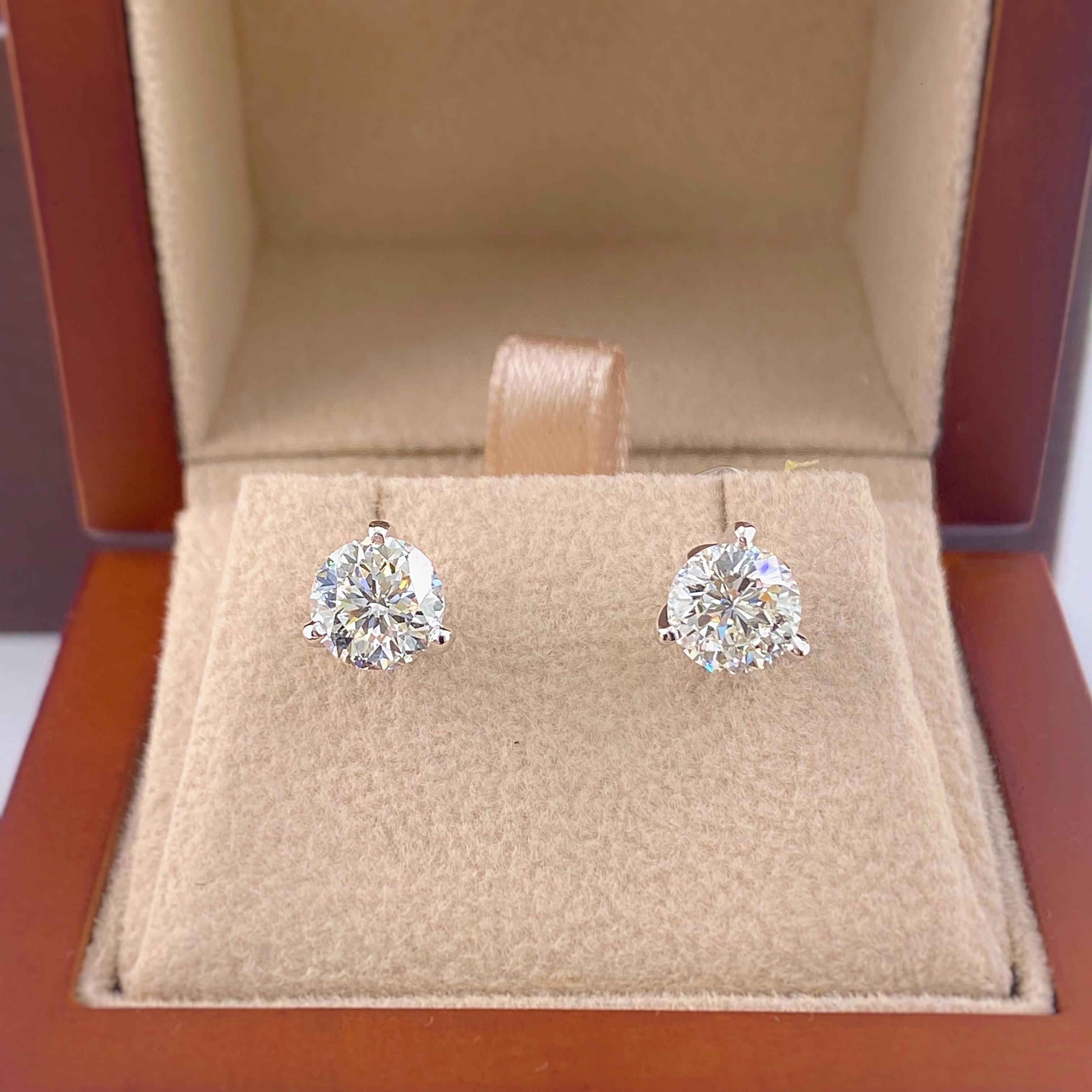 Roberto Coin Round Cento Diamond Stud Earrings 2.08 Tcw 18k WG In Excellent Condition In San Diego, CA