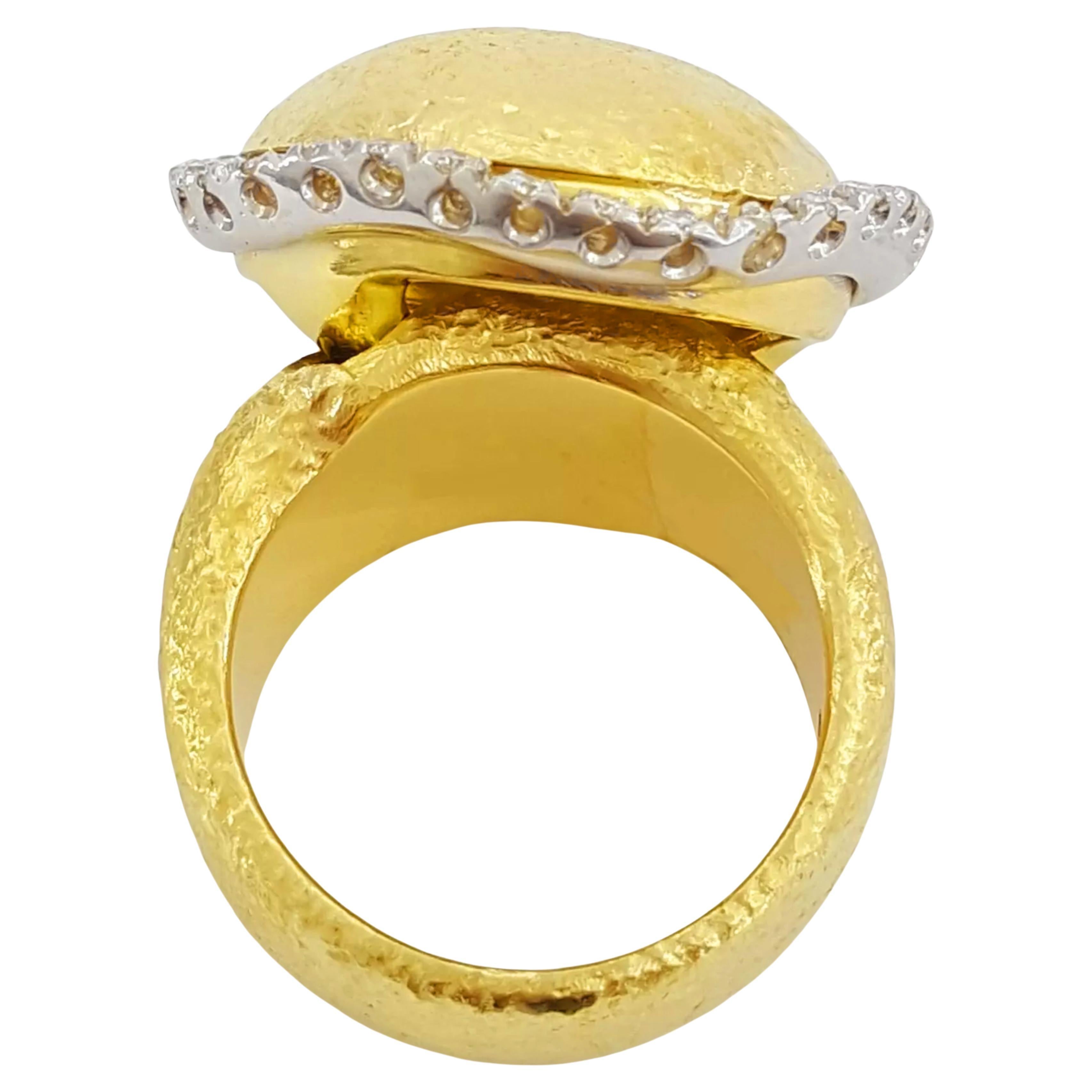 Women's or Men's Roberto Coin round diamond texture halo ring 20 grams For Sale