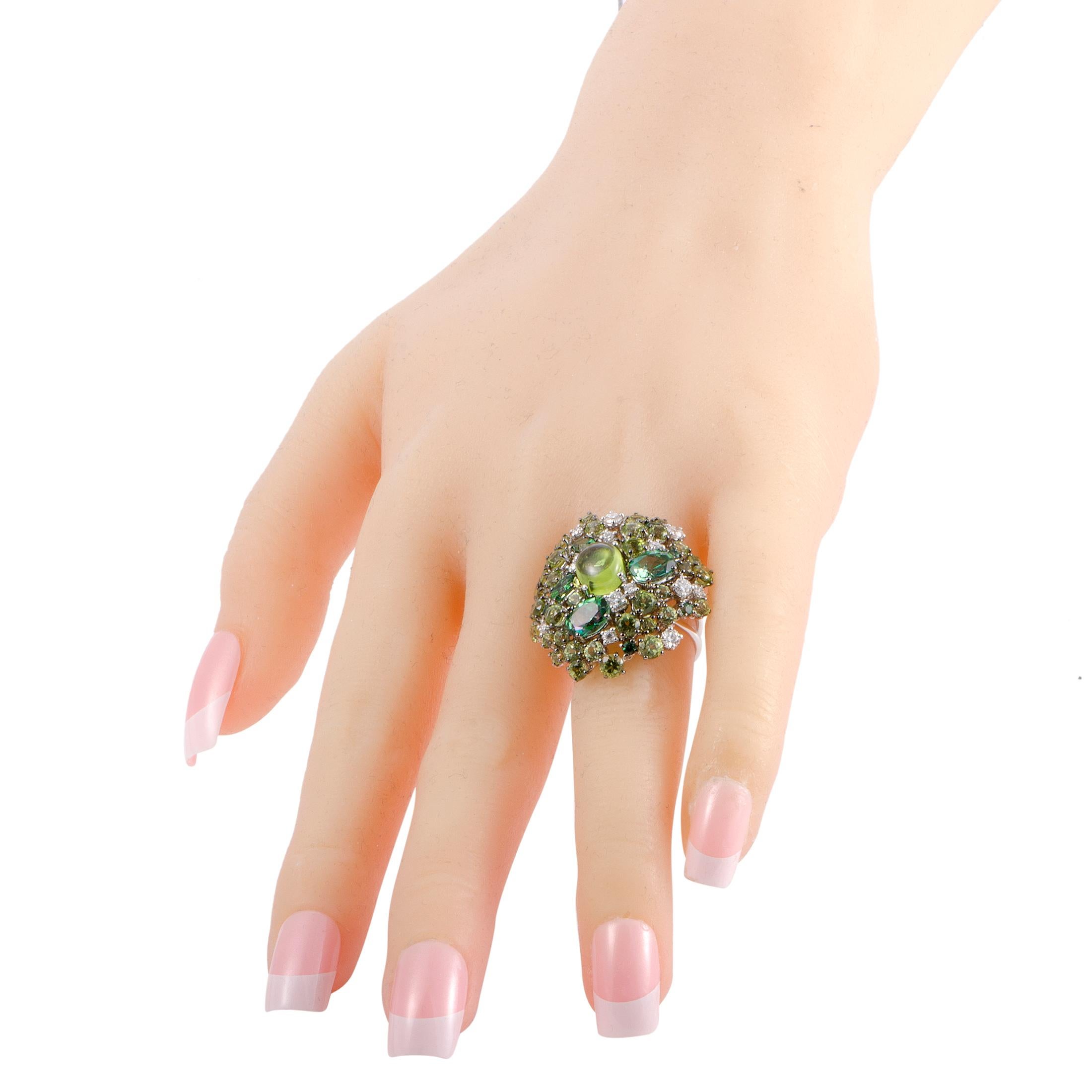 Lavish, harmonious and exquisitely crafted, this astonishing 18K white gold ring from Roberto Coin boasts a fine blend of sparkling diamonds totaling 0.47ct, splendid green topaz stones amounting to 2.60 carats and stunning peridots weighing in