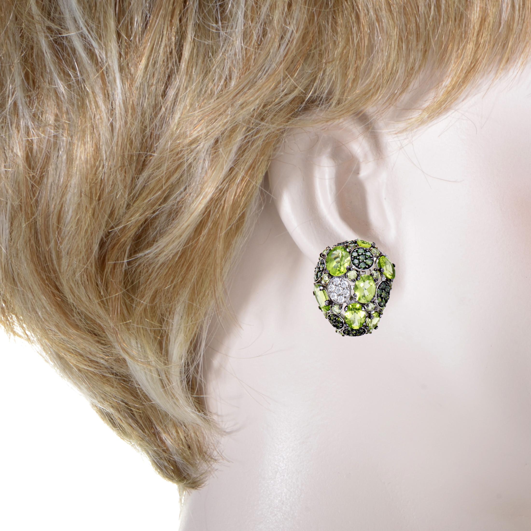Lustrous white diamonds amounting to 0.48 ct refreshingly complement the splendid peridot stones and nifty green diamonds totaling 1.76 carats in these exceptional earrings from Roberto Coin which are made of gleaming 18K white gold.