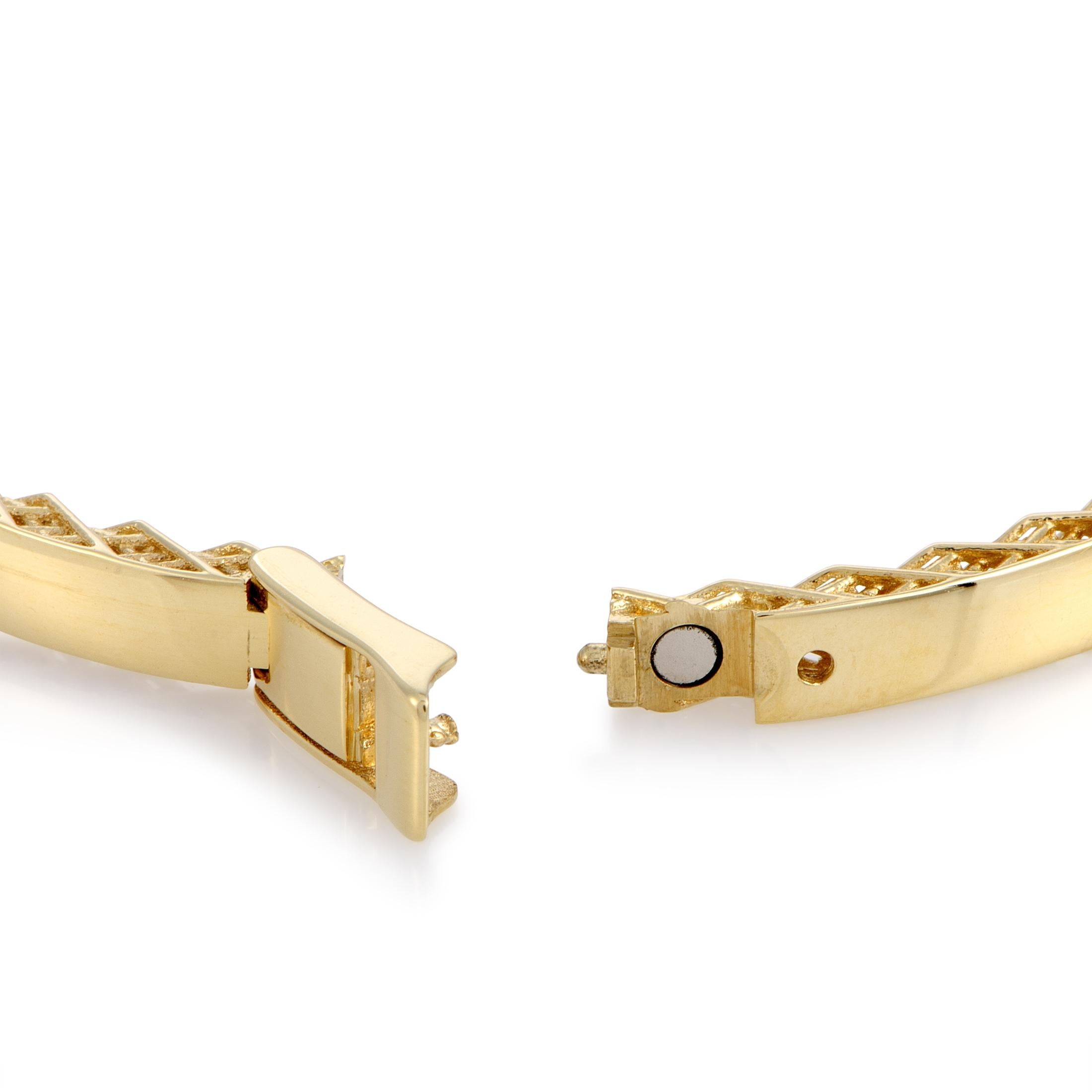 Roberto Coin Symphony 18 Karat Yellow Gold Bangle Bracelet In New Condition In Southampton, PA