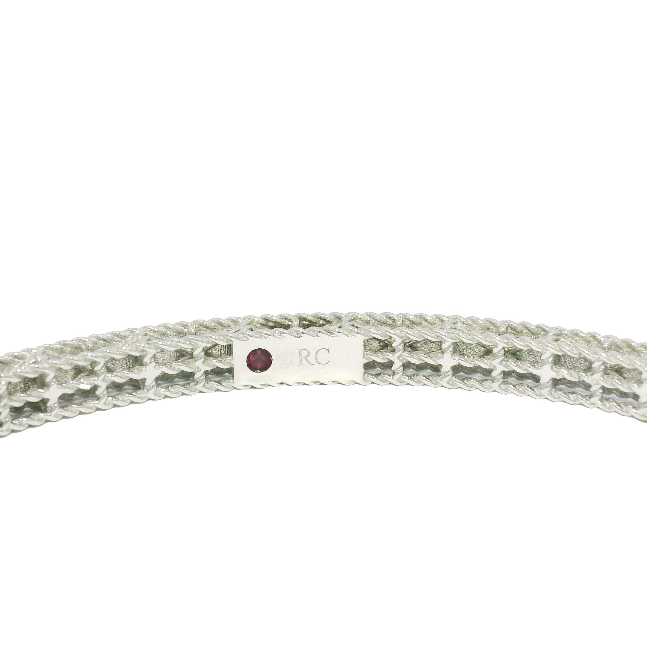 Roberto Coin Symphony Princess Diamond 18-Karat Hinged Bracelet In Stock In Excellent Condition For Sale In Boca Raton, FL