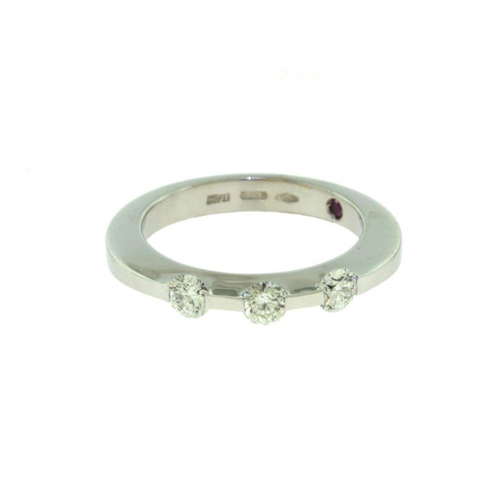 Taille ronde Roberto Coin Bague à trois diamants en or blanc 18 carats en vente