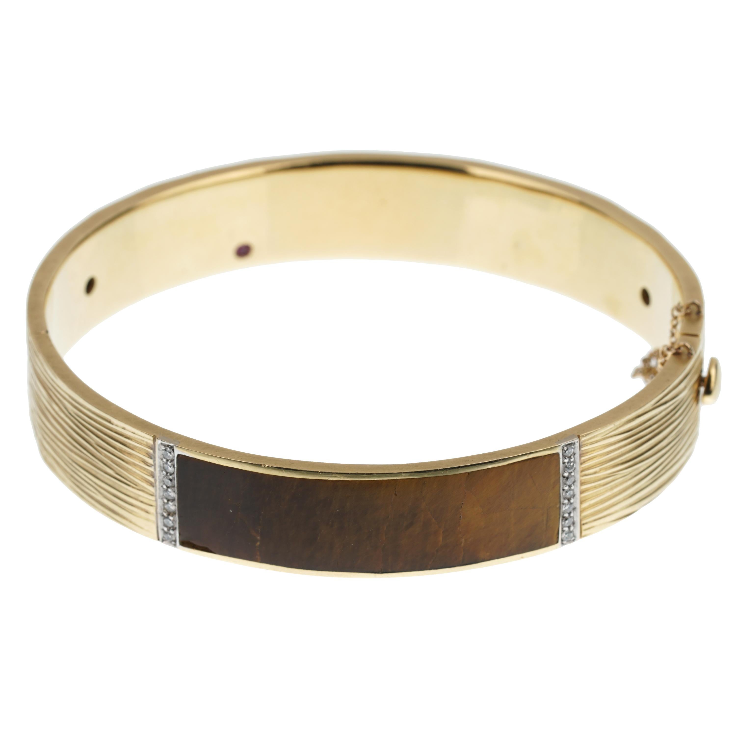 Envision a Roberto Coin Tiger Eye Vintage Diamond Bangle Bracelet that embodies the fusion of nature's allure with the sophistication of fine craftsmanship. This exquisite piece of jewelry marries the rustic beauty of Tiger Eye with the timeless