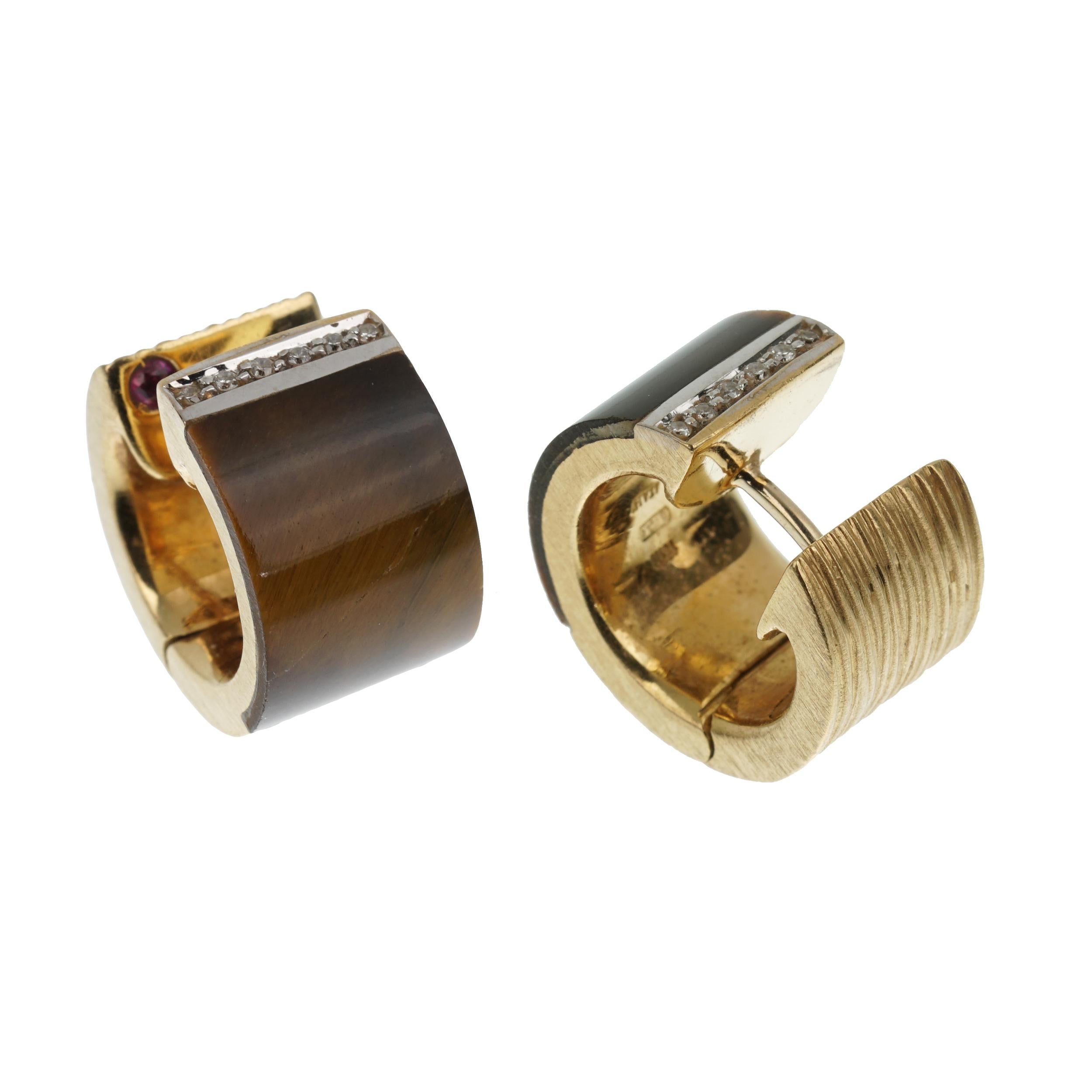 Roberto Coin Tigerauge Vintage Diamant Gold Huggie-Ohrringe (Rundschliff) im Angebot