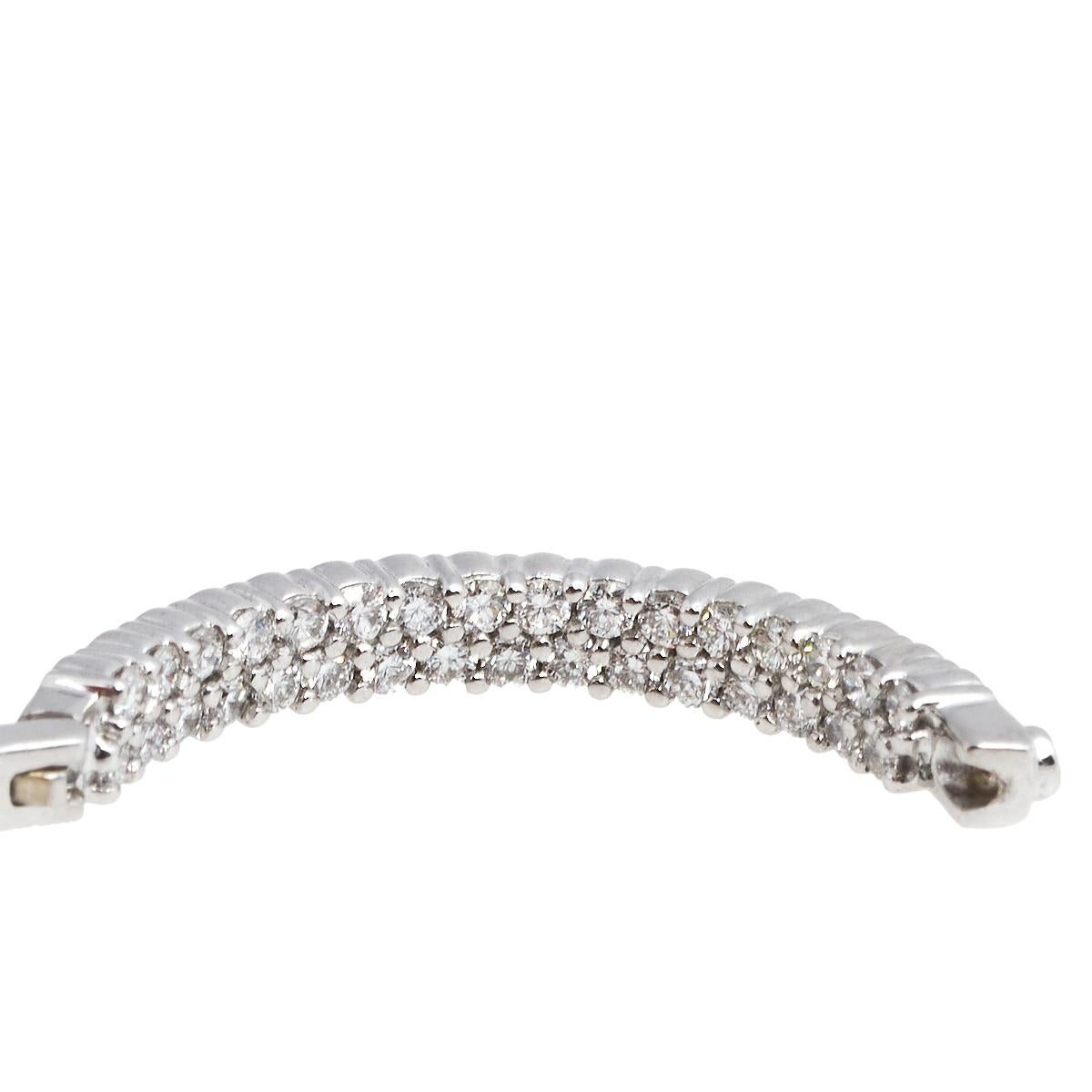 Roberto Coin Tiny Treasure Diamonds 18k White Gold Hoop Earrings In New Condition In Dubai, Al Qouz 2