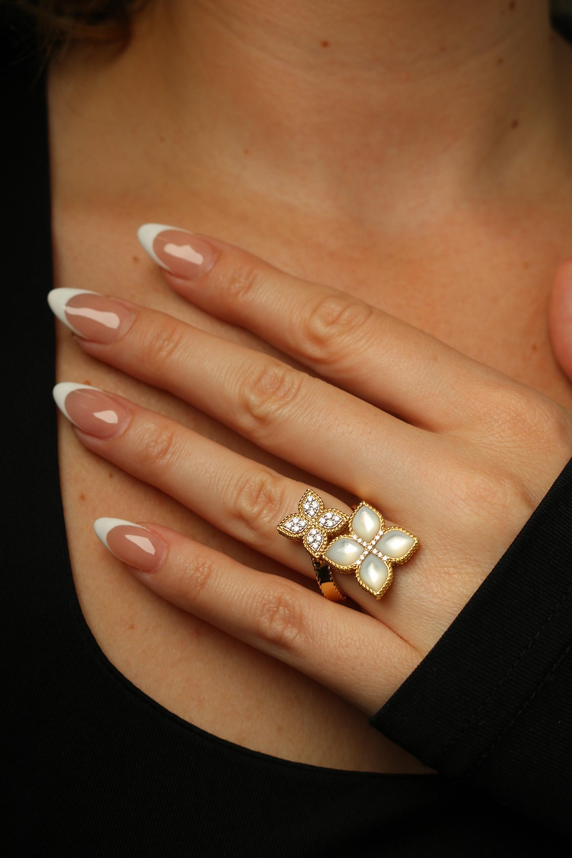 Roberto Coin Anillo Bypass Flor Princesa Veneciana con Diamantes Oro Amarillo de 18 K Cabujón en venta