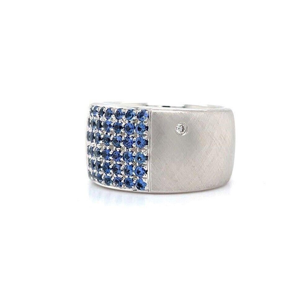 Roberto Coin Vintage 18k White Gold Sapphire & Diamond Cigar Band Ring Size 7

Condition:  Very Good Condition
Metal:  18k Gold (Marked, and Professionally Tested)
Weight:  15.9g
Gemstones:  2.1cttw Pave Set Light Blue Sapphires
Diamond:  One Flush