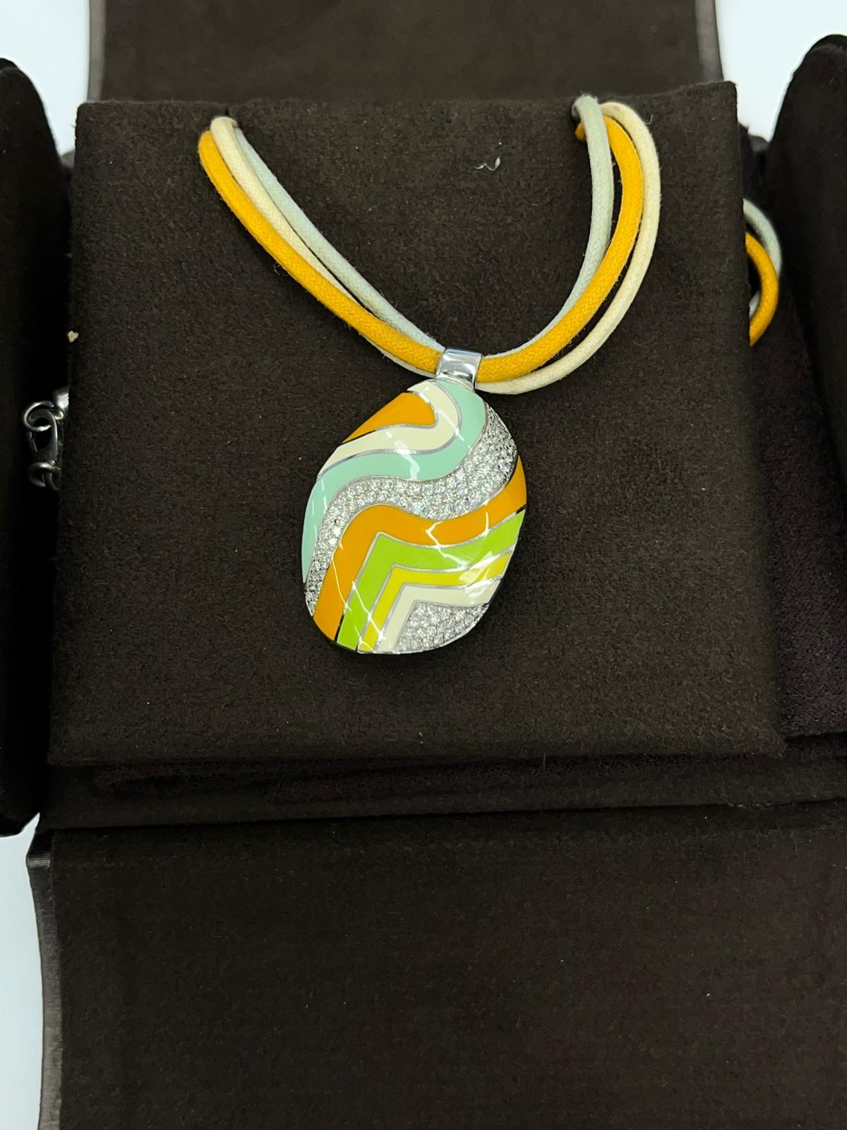 Colgante de esmalte vintage Roberto Coin de varios colores en oro blanco de 18 ct Corte redondo en venta