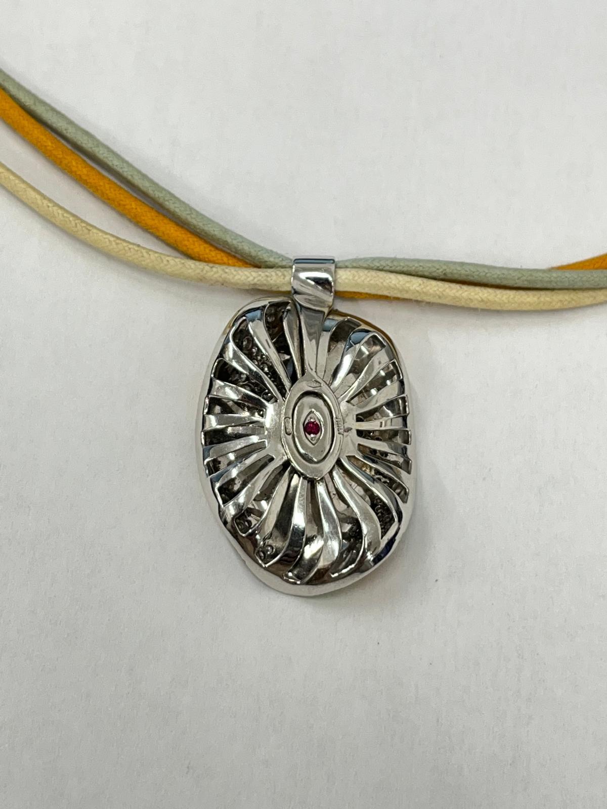 Colgante de esmalte vintage Roberto Coin de varios colores en oro blanco de 18 ct en venta 1