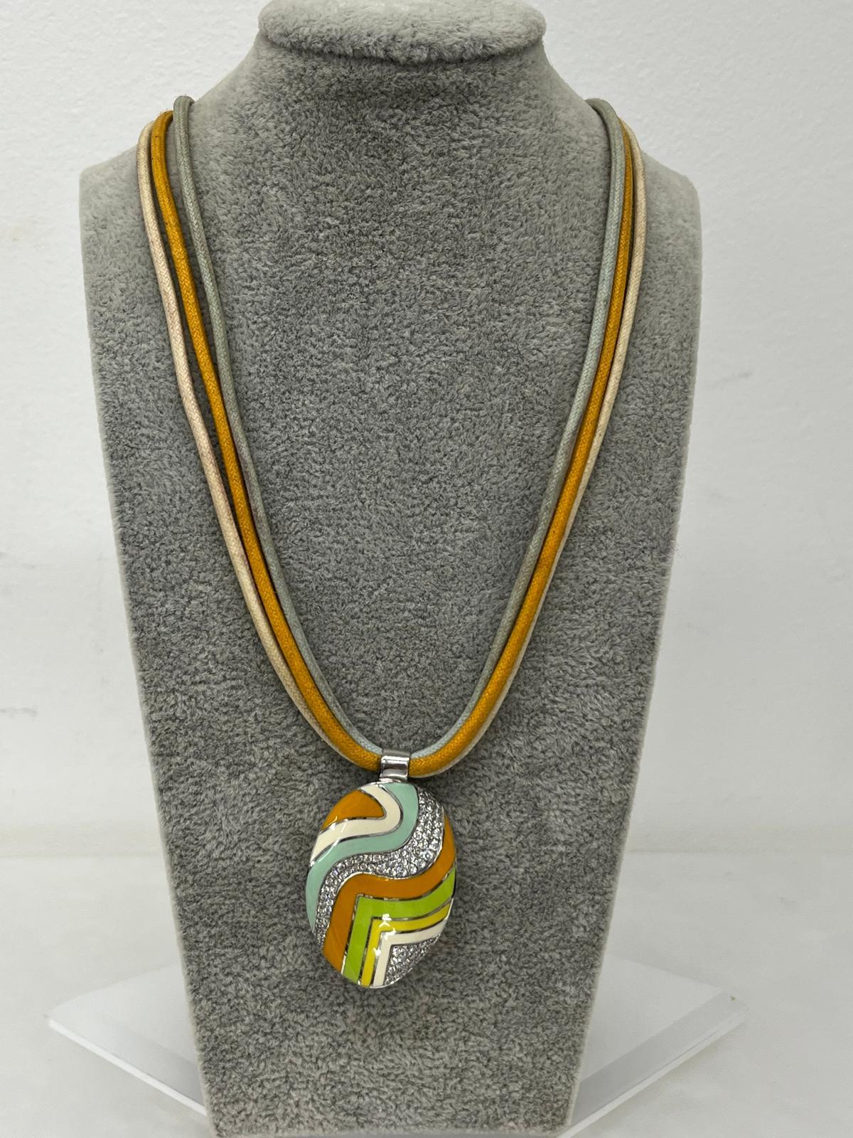 Colgante de esmalte vintage Roberto Coin de varios colores en oro blanco de 18 ct en venta 3