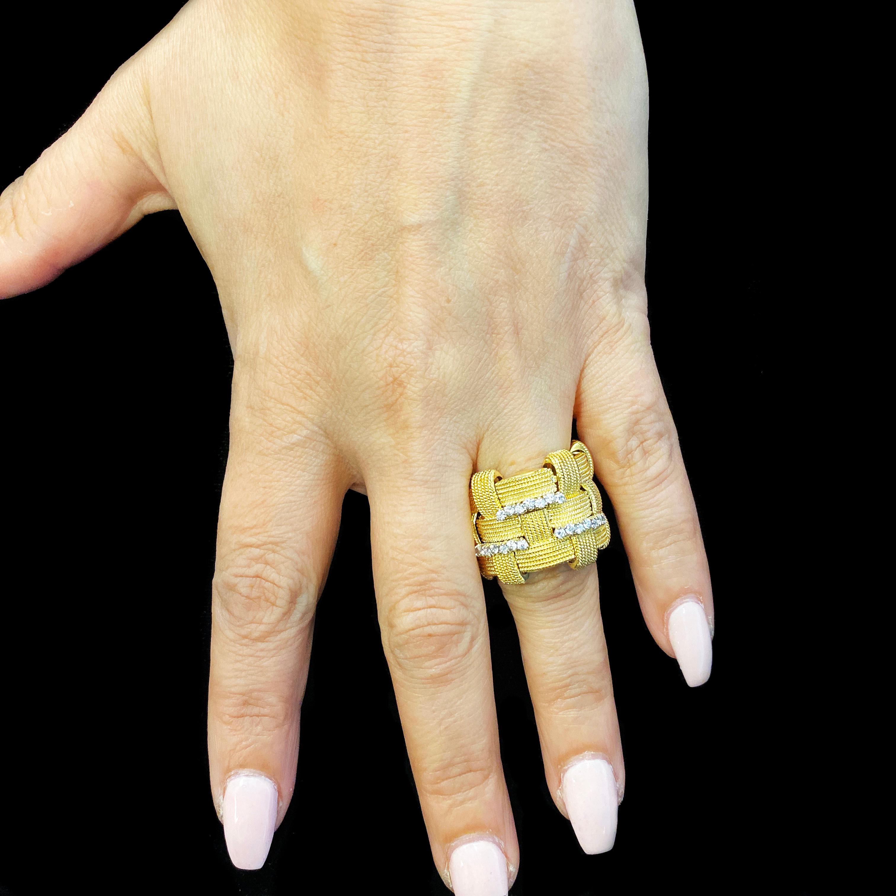 Roberto Coin Yellow Gold and Diamond Twisted Ring In Excellent Condition In Boca Raton, FL
