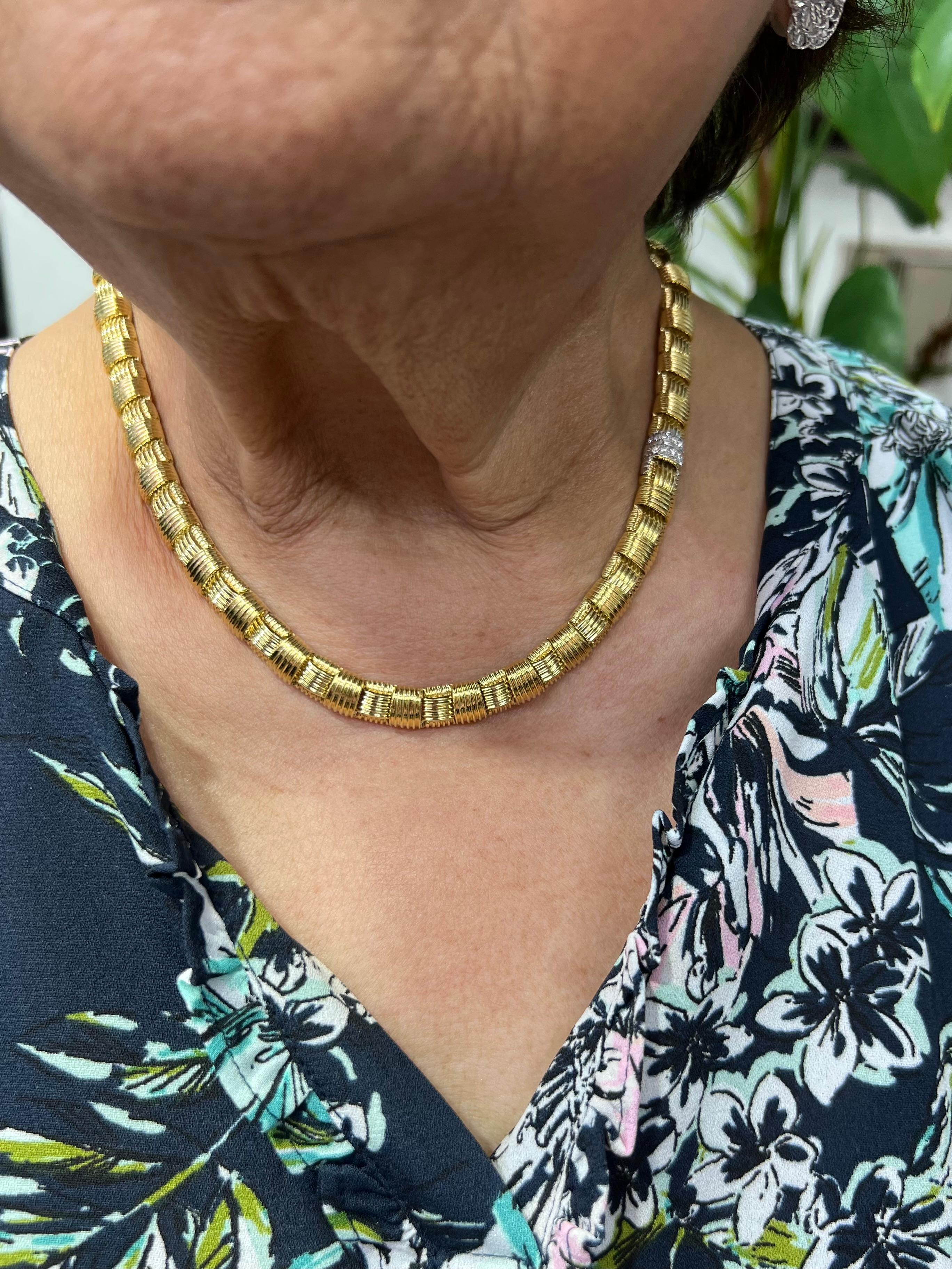 Roberto Coin Collier cannelé en or jaune en vente 4