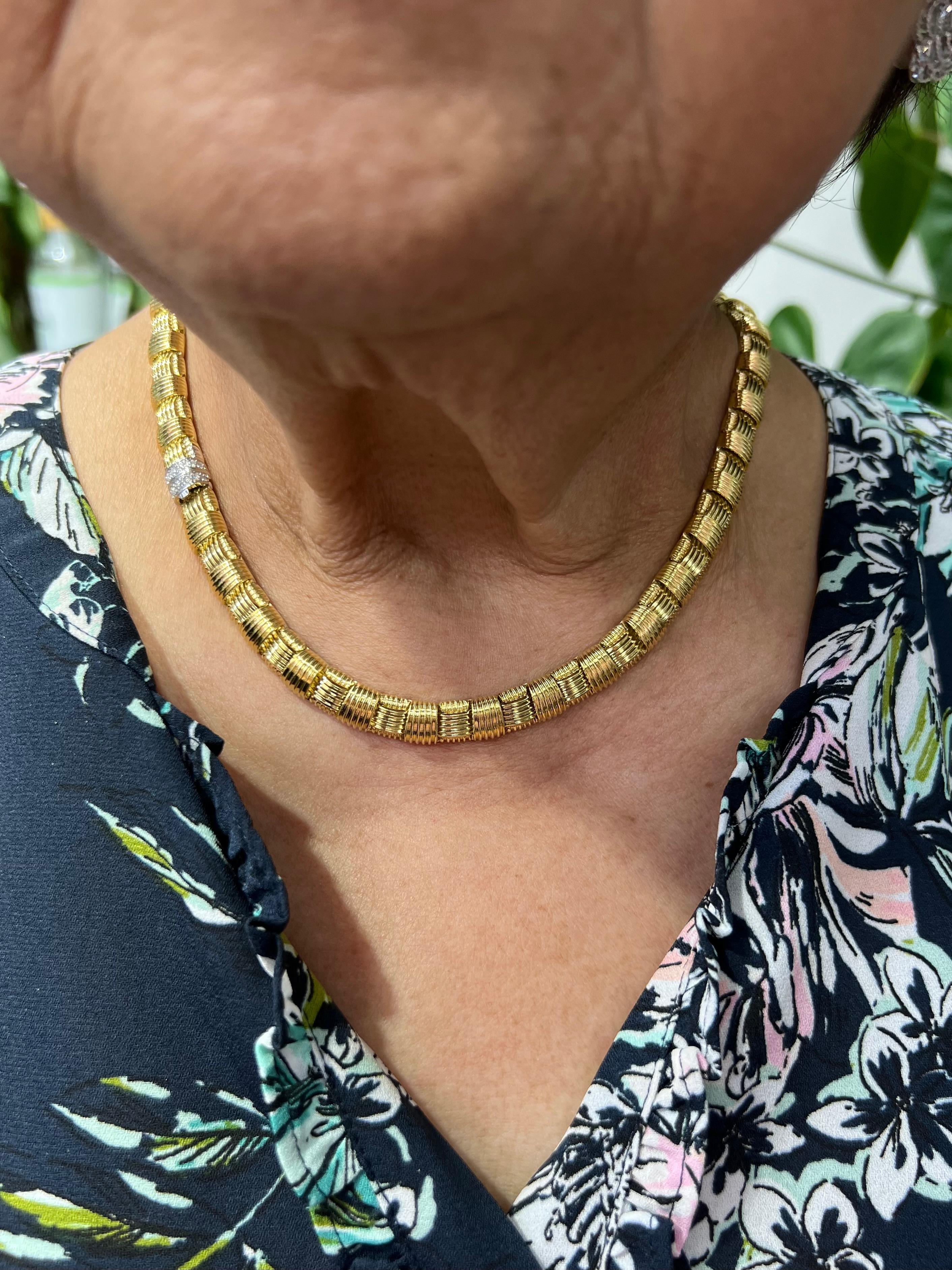 Roberto Coin Collier cannelé en or jaune en vente 5