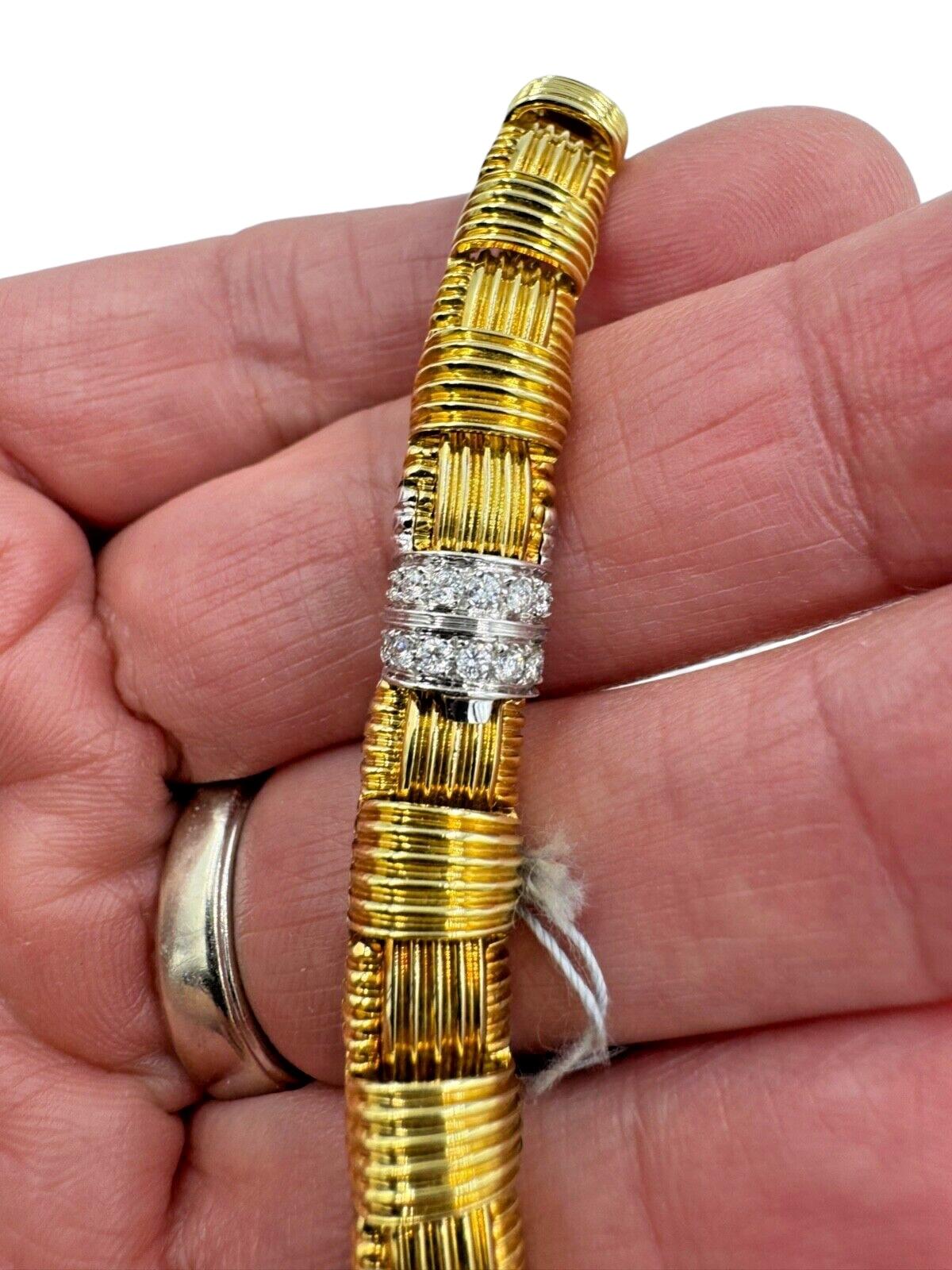 Roberto Coin Yellow Gold Fluted Necklace In Good Condition For Sale In Los Angeles, CA
