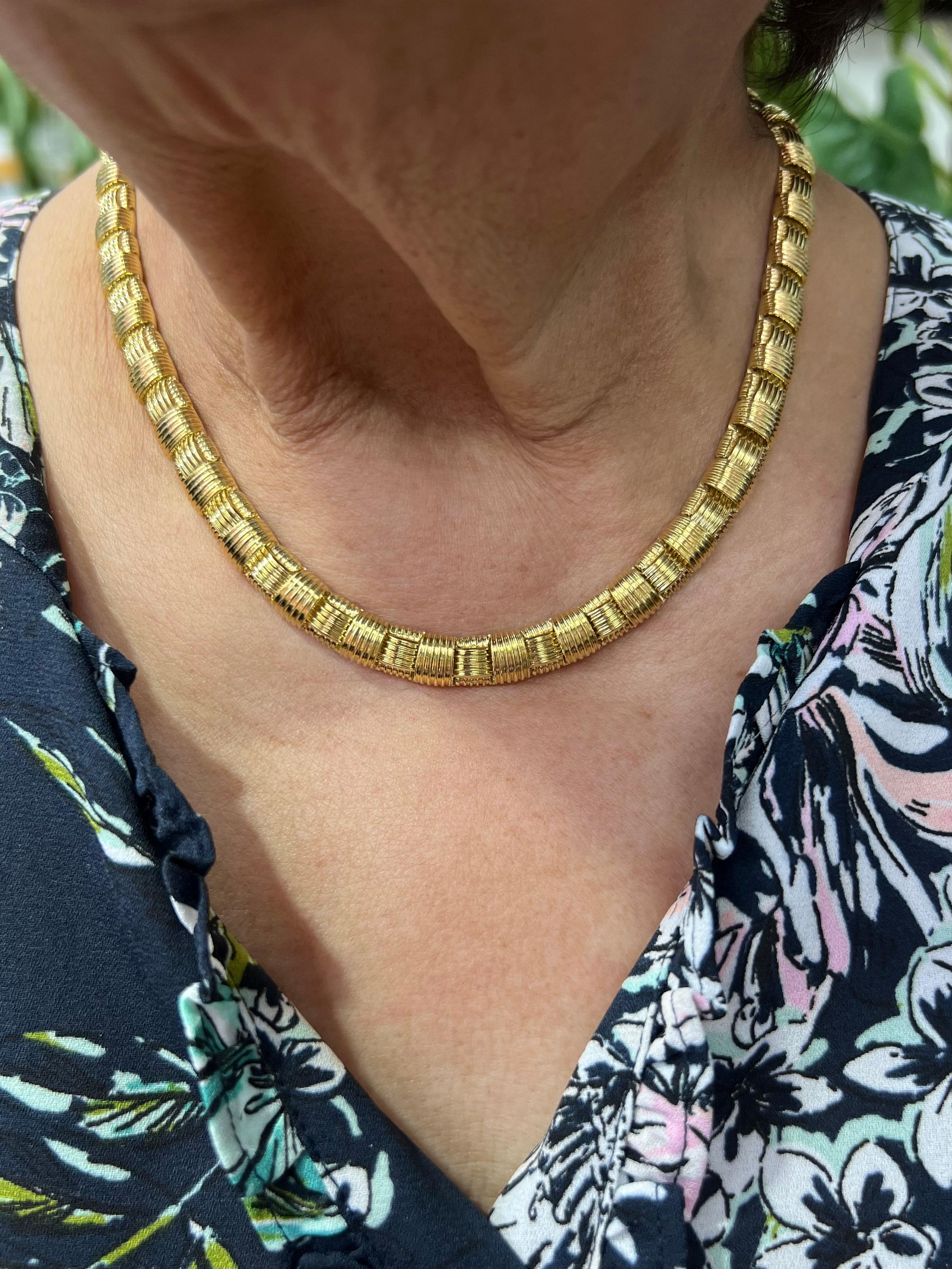 Roberto Coin Collier cannelé en or jaune en vente 2