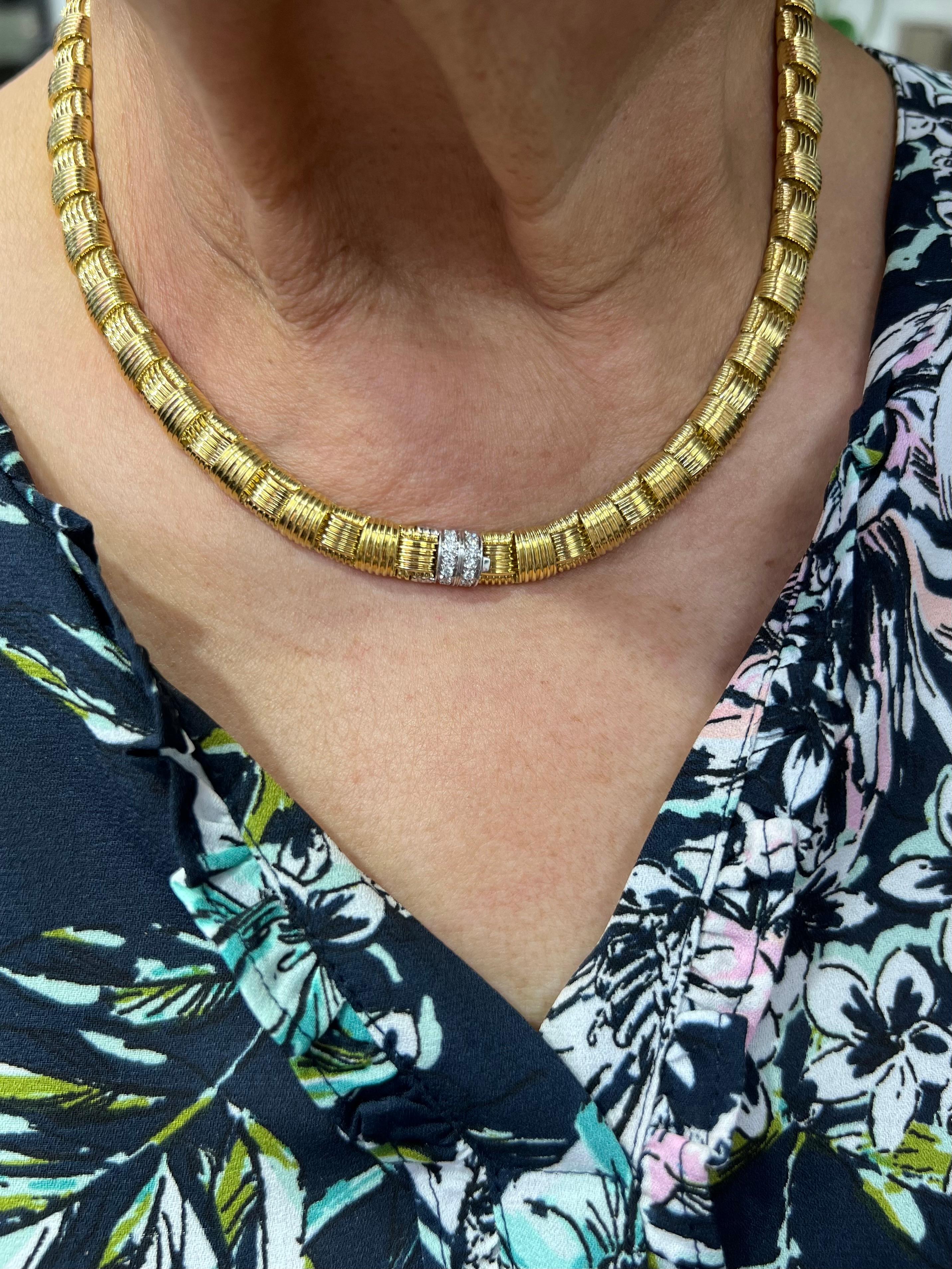 Roberto Coin Collier cannelé en or jaune en vente 3