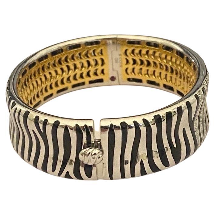 Bracelet de la collection Zebra de Roberto Coin. Deux tons or jaune et blanc 18k et émail en vente 6