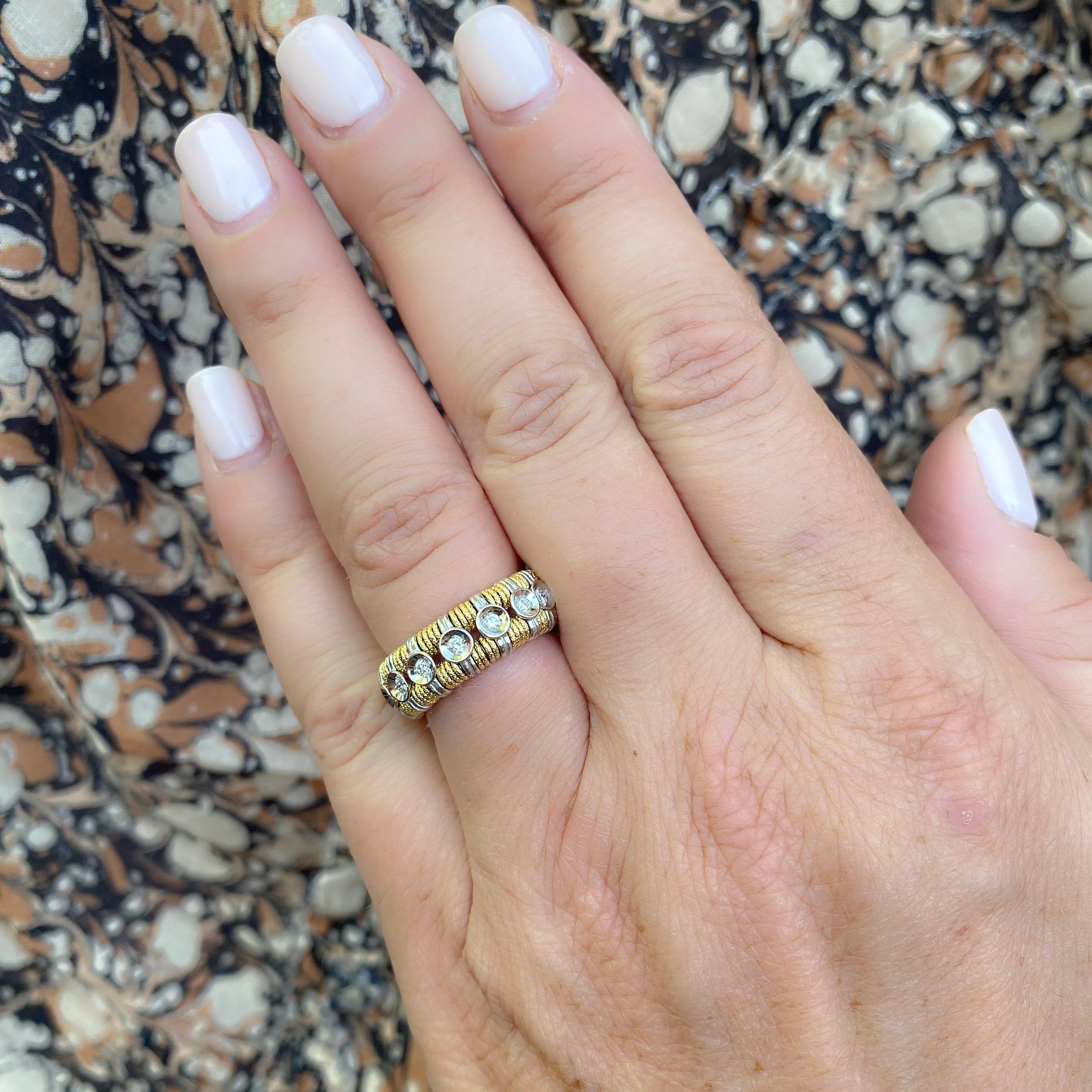 Round Cut Roberto Demeglio JOY Diamond 18k Gold Stretch Ring