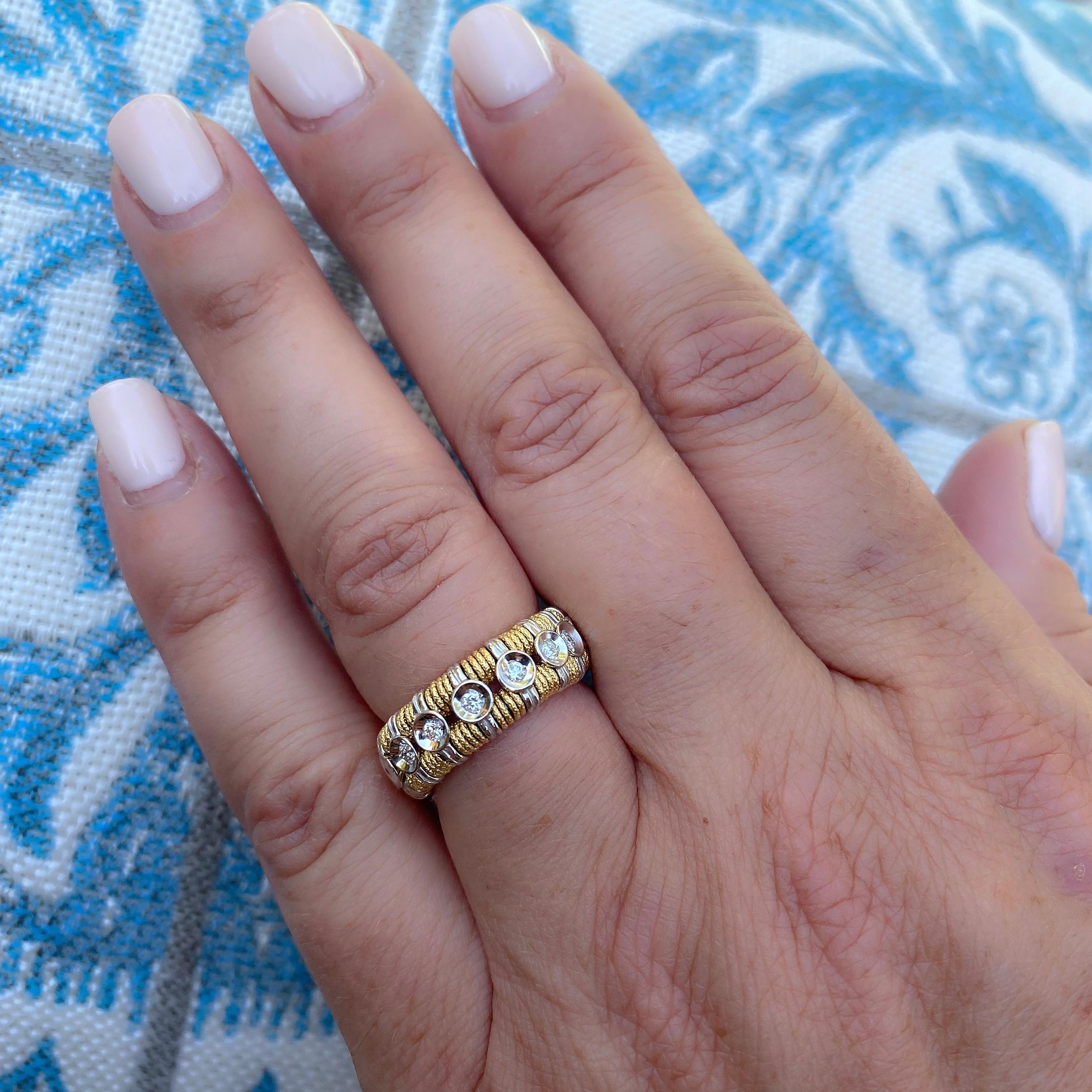 Women's Roberto Demeglio JOY Diamond 18k Gold Stretch Ring For Sale