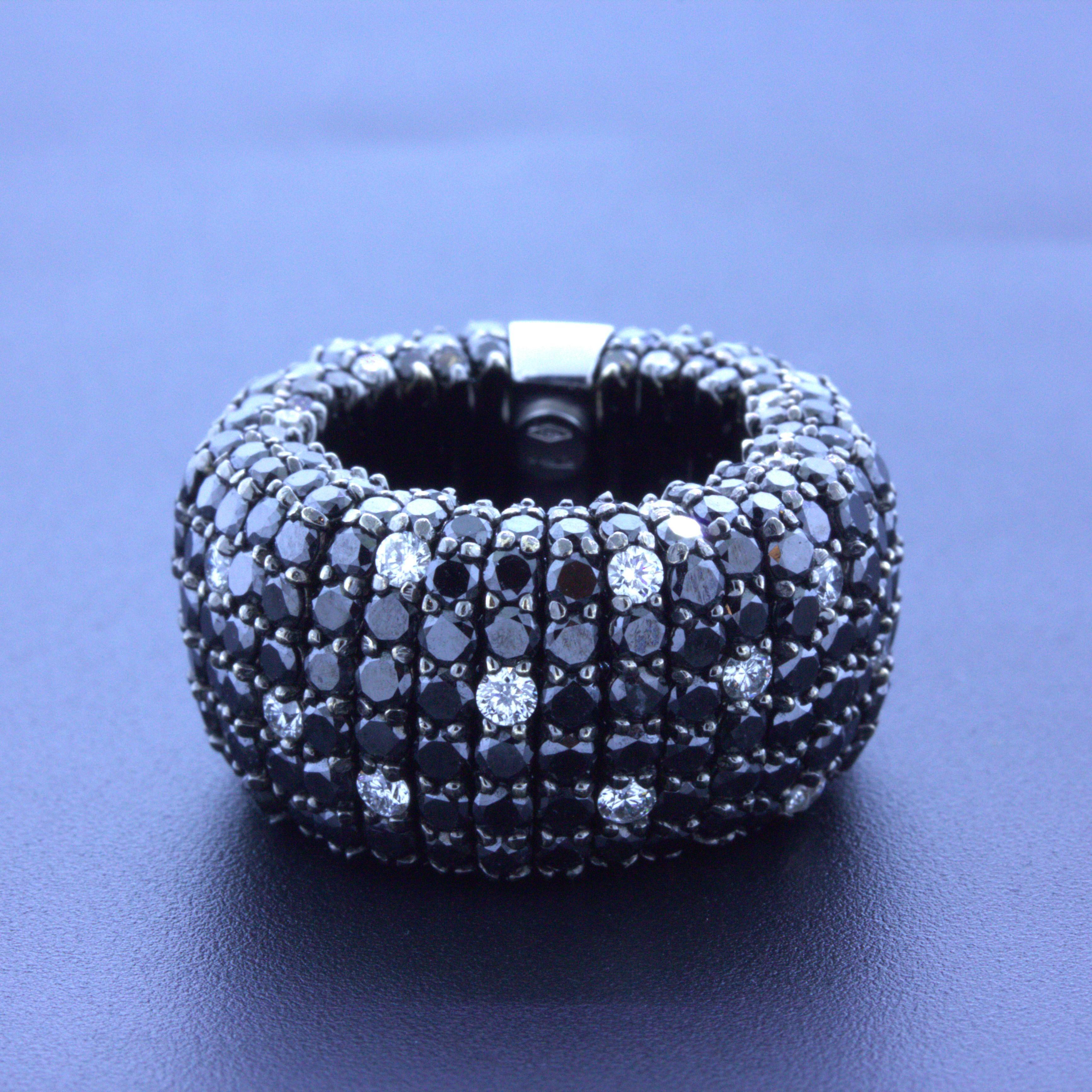 Roberto Demeglio White & Black Diamond 18k White Gold Stretch Ring In New Condition For Sale In Beverly Hills, CA