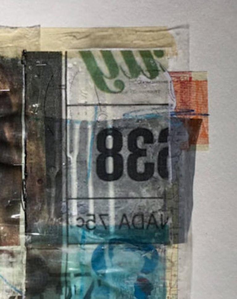 Parched Leaves, 2017 di Roberto Fonfría
Immagini trovate trasferite su pellicola di acetato, collage, acrilici e grafite. 
Tecnica mista su carta 100% cotone
Dimensioni dell'immagine: 30 pollici. H. H. x 22 poll. W
Dimensioni del telaio: 34 pollici.