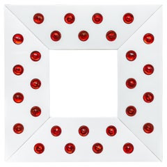 Roberto Giulio Rida Design-Spiegelrahmen aus weißem Glas mit rotem rundem Glasdekor