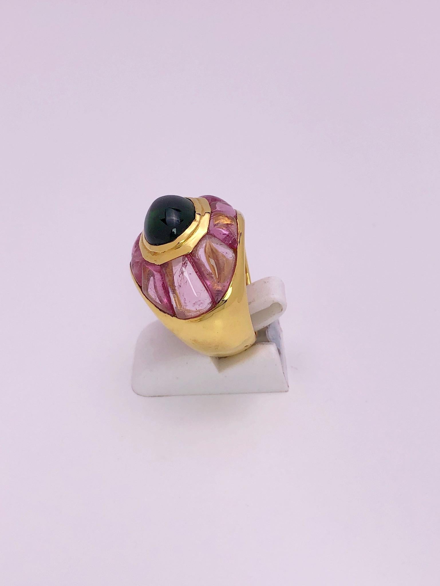 Cabochon Anello Roberto Legnazzi in oro giallo 18 carati con tormalina verde e rosa