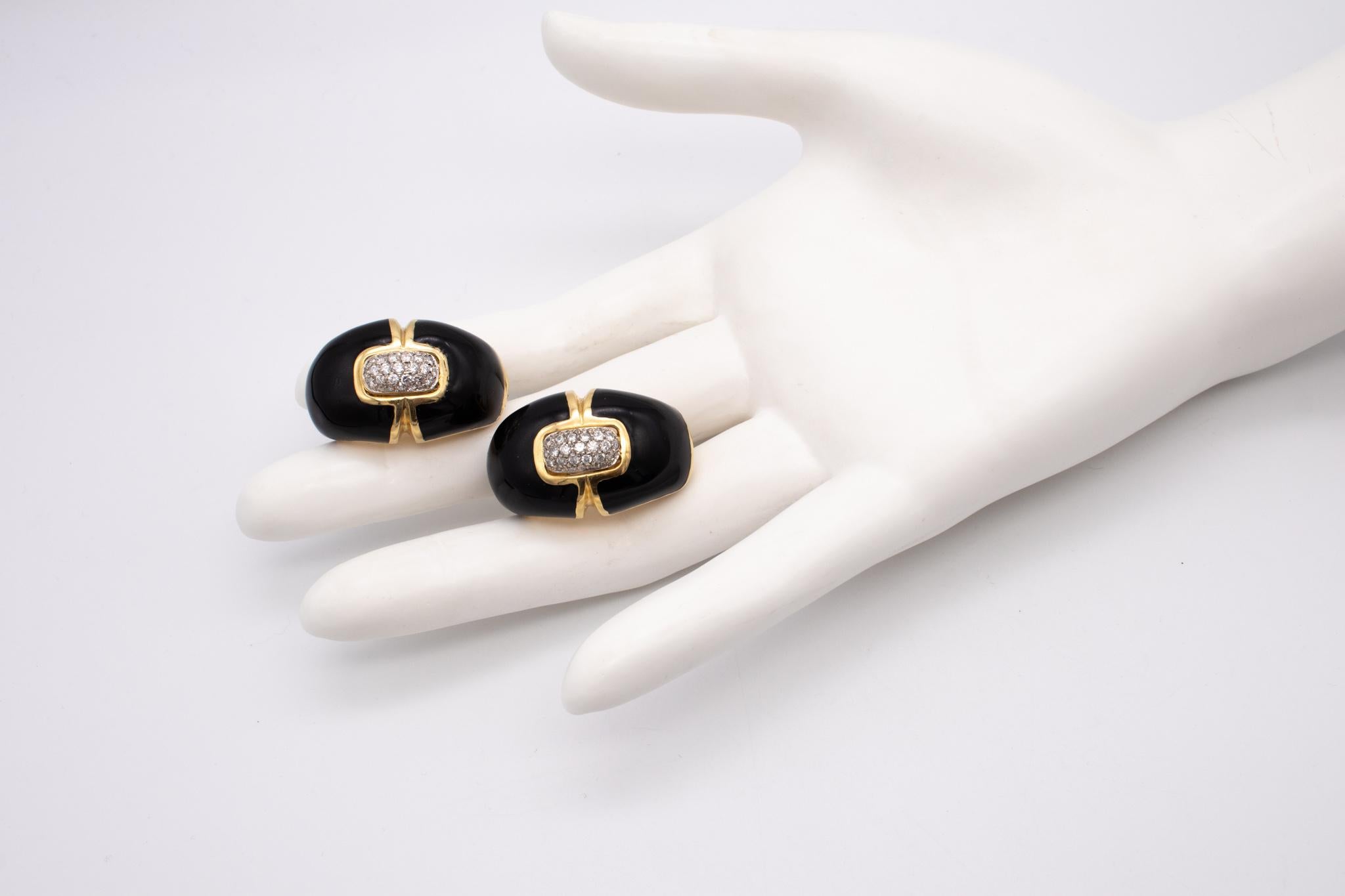 Modernist Roberto Legnazzi 1970 Earrings 18Kt Gold With Black Enamel And 1.16 Ctw Diamonds For Sale