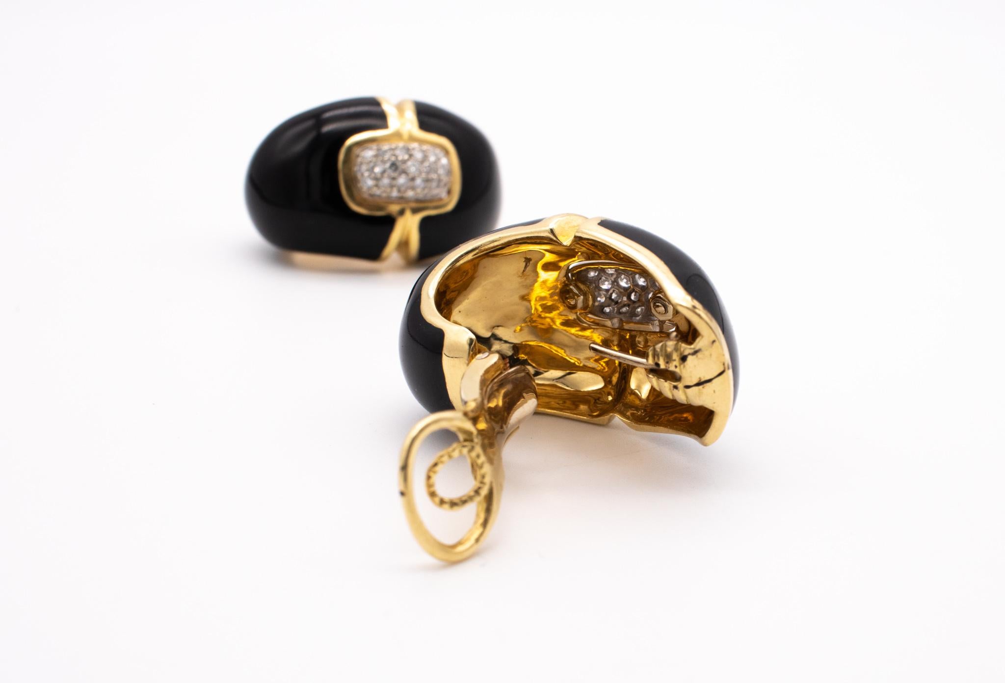 Roberto Legnazzi 1970 Earrings 18Kt Gold With Black Enamel And 1.16 Ctw Diamonds In Excellent Condition For Sale In Miami, FL
