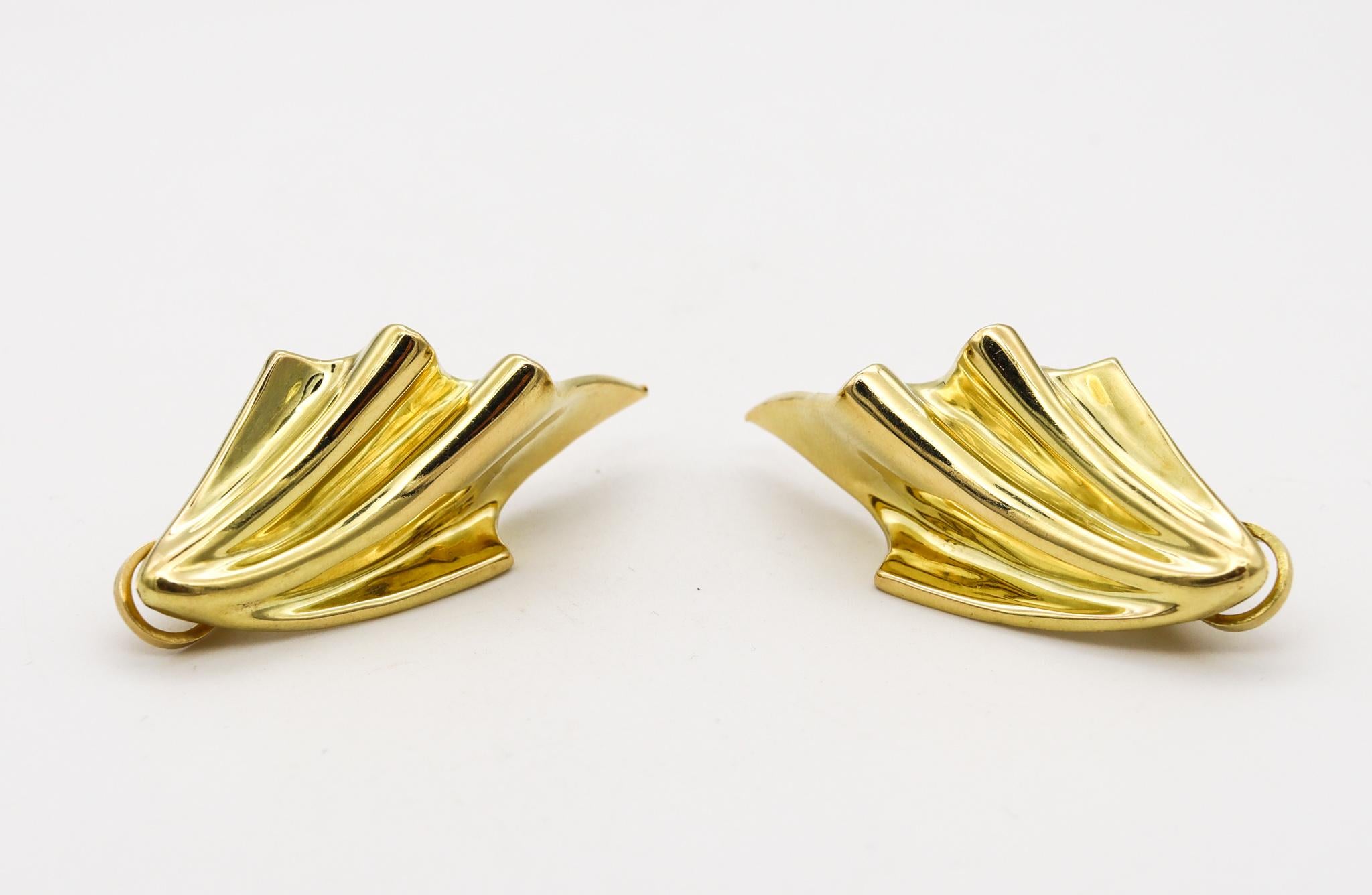 Roberto Legnazzi 1970 Modernism Drapery Clips Earrings in 18Kt Yellow Gold For Sale 1