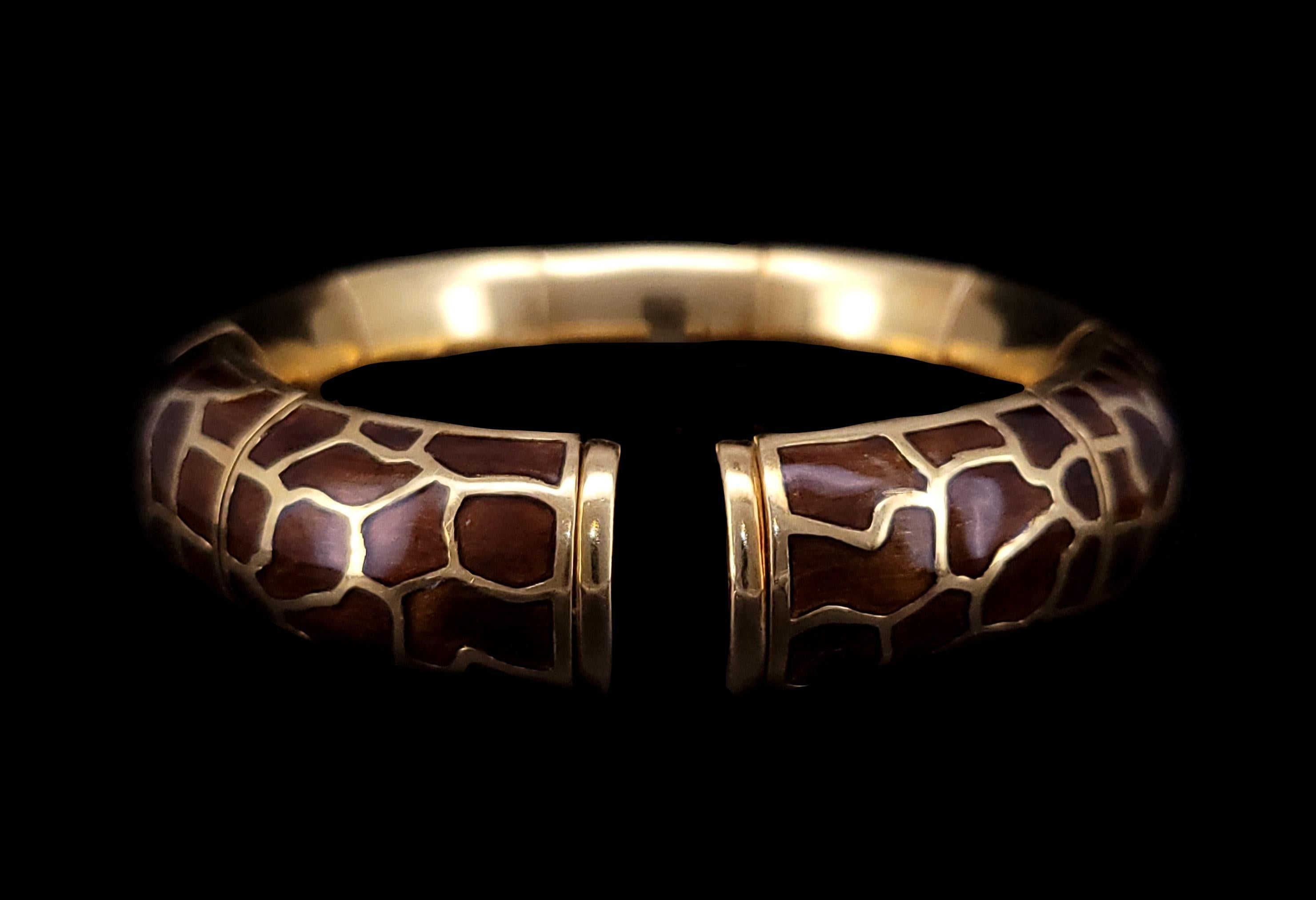 Roberto Legnazzi Italian 18K Yellow Gold Giraffe Enamel Flexible Cuff Bracelet In Excellent Condition For Sale In New York, NY