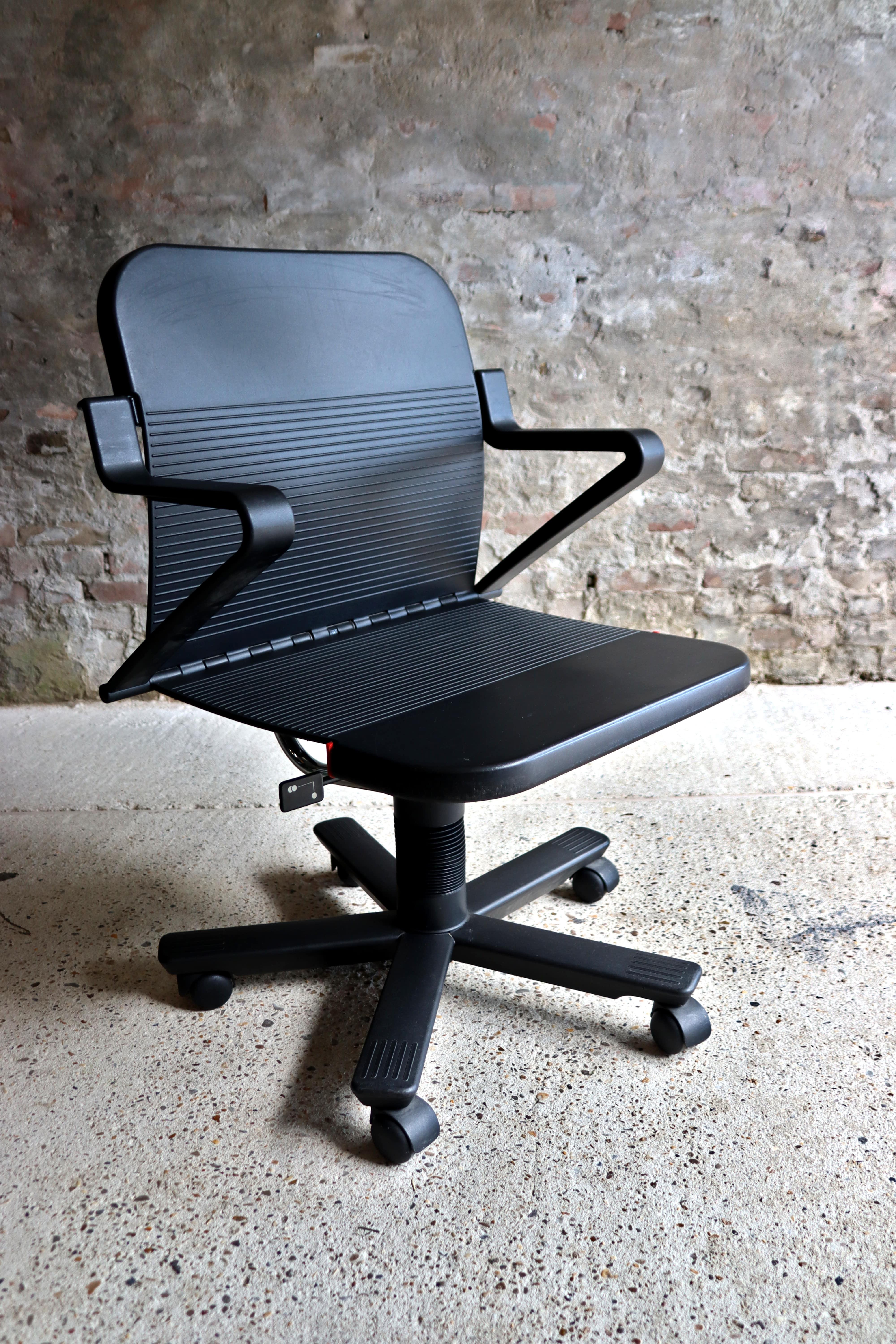 European Roberto Lucci – Italian Desk Chair – Paolo Orlandini – Lamm – 1980s For Sale