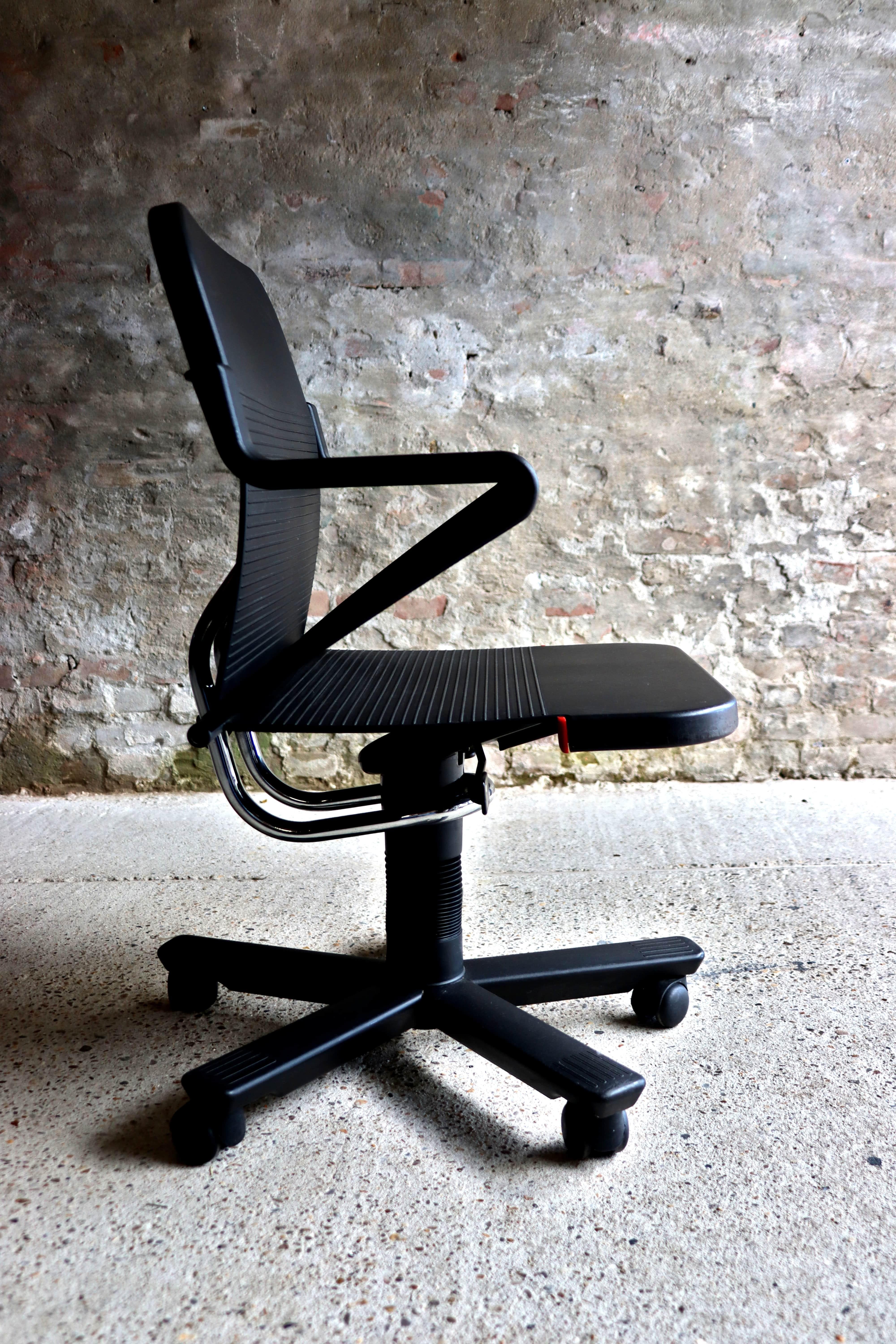 Late 20th Century Roberto Lucci – Italian Desk Chair – Paolo Orlandini – Lamm – 1980s For Sale