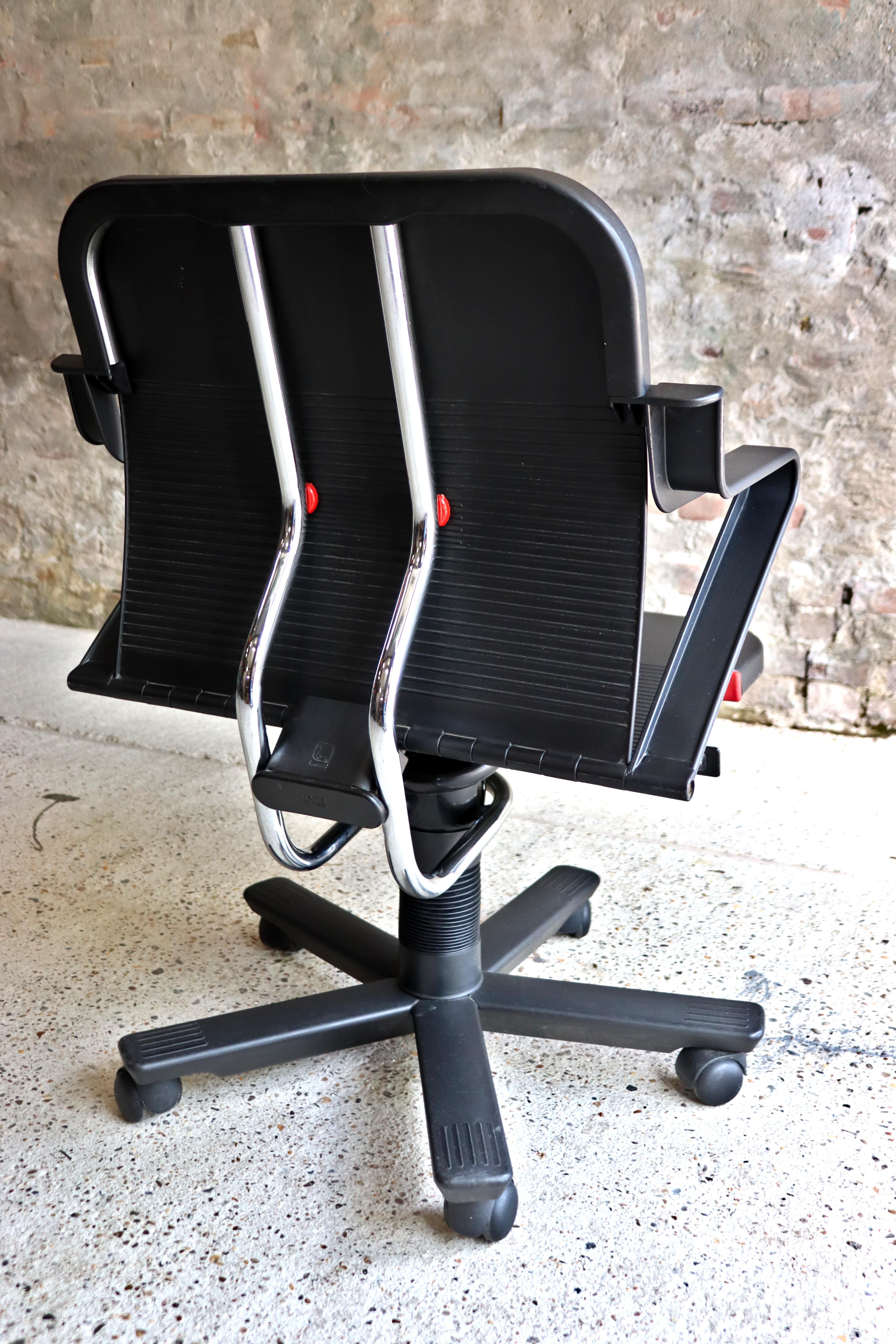 Aluminum Roberto Lucci – Italian Desk Chair – Paolo Orlandini – Lamm – 1980s For Sale