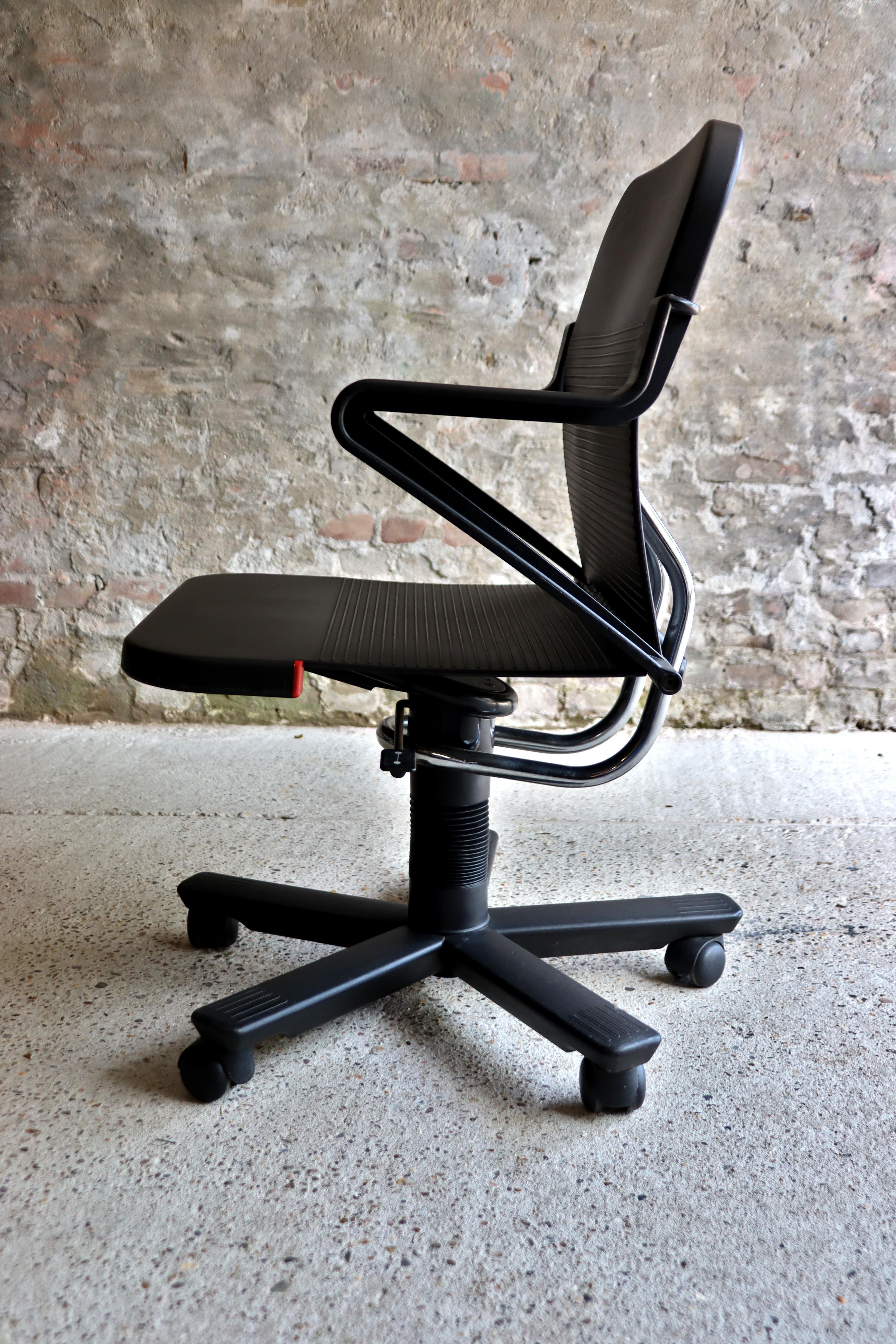 Roberto Lucci – Italian Desk Chair – Paolo Orlandini – Lamm – 1980s For Sale 1